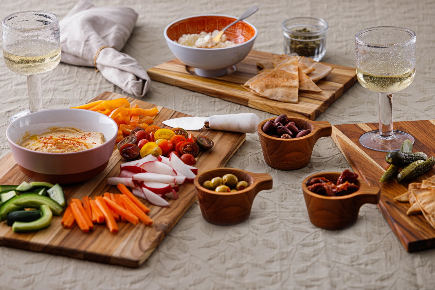 Elegantes 4er Set aus robusten Tapasschalen in Braun, ideal für Snacks und Tapas, gefertigt von Teak Haus. Perfekt für stilvolle Anlässe.