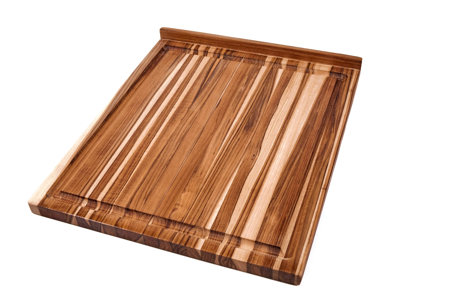 Elegantes Schneidbrett aus Teakholz im skandinavischen Stil, 54x46x2.5cm, mit praktischen Saftrillen auf beiden Seiten für müheloses Schneiden und Servieren.