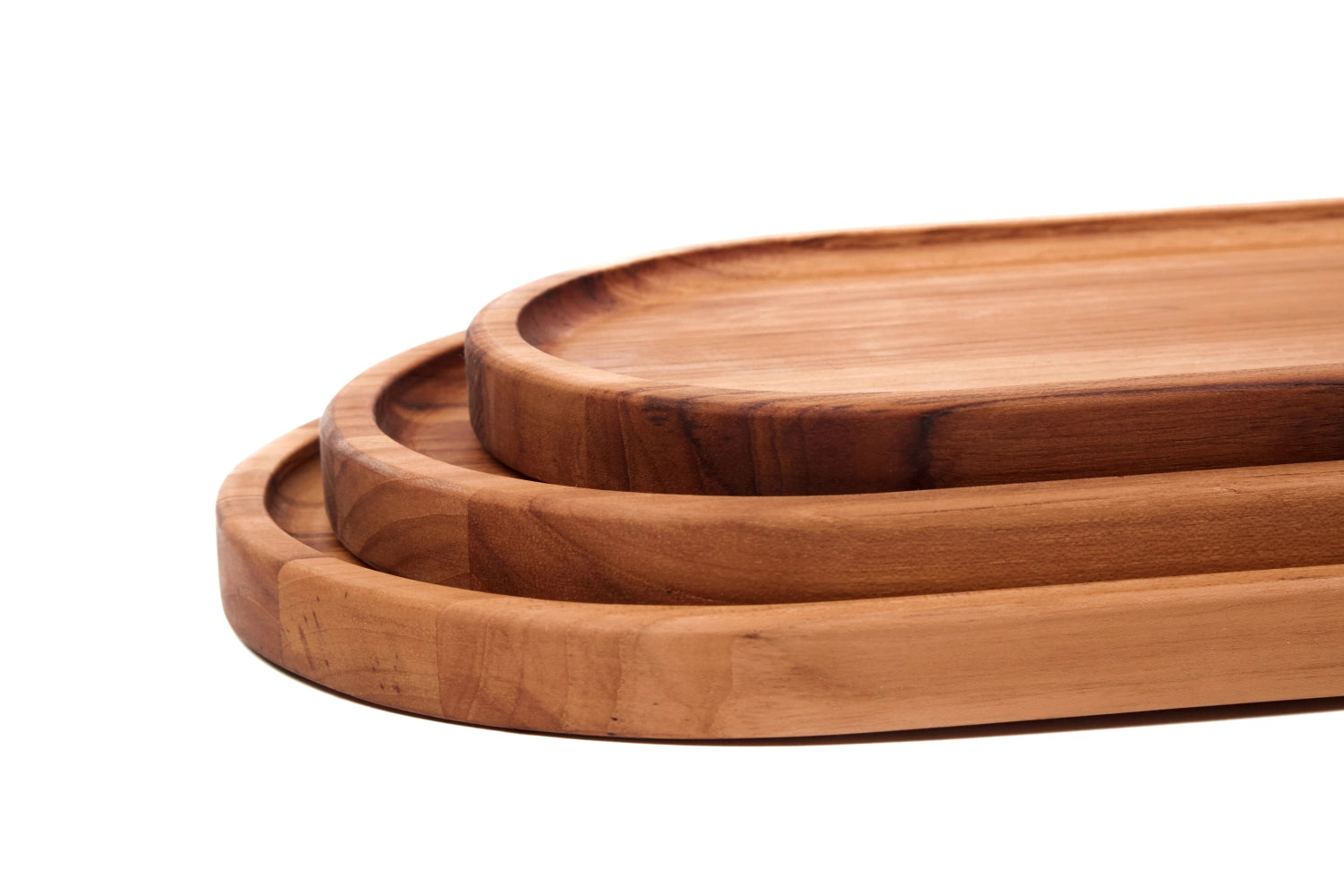 Elegantes ovales Serviertablett aus hochwertigem Teakholz, Maße 35x18x2cm, ideal für stilvolles Servieren und dekorative Anlässe.