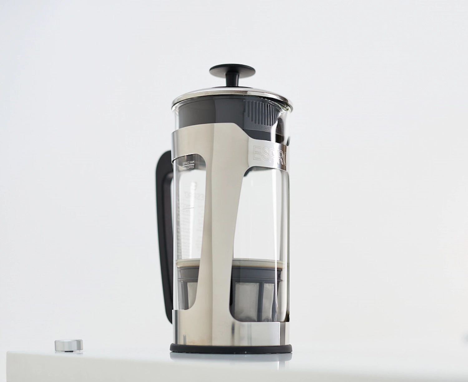 Moderne French Press P5 aus hochwertigem, glänzendem Kunststoff mit 532ml Volumen, perfekt für köstlichen, frisch gebrühten Kaffee.
