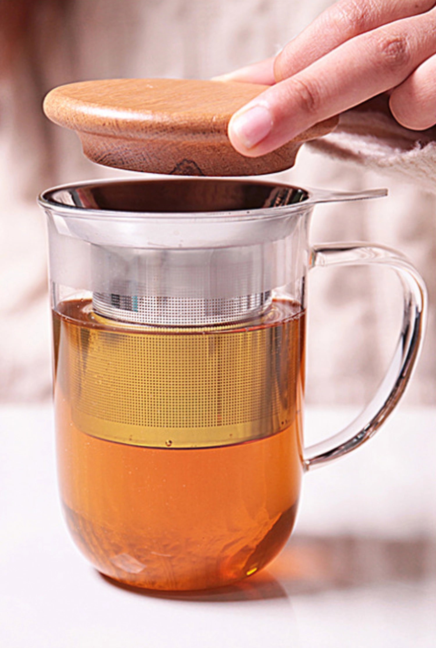 Elegante 500ml Teetasse von Viva mit praktischem Sieb, perfekt für Teeliebhaber. Modernes Design vereint Funktionalität und Ästhetik.