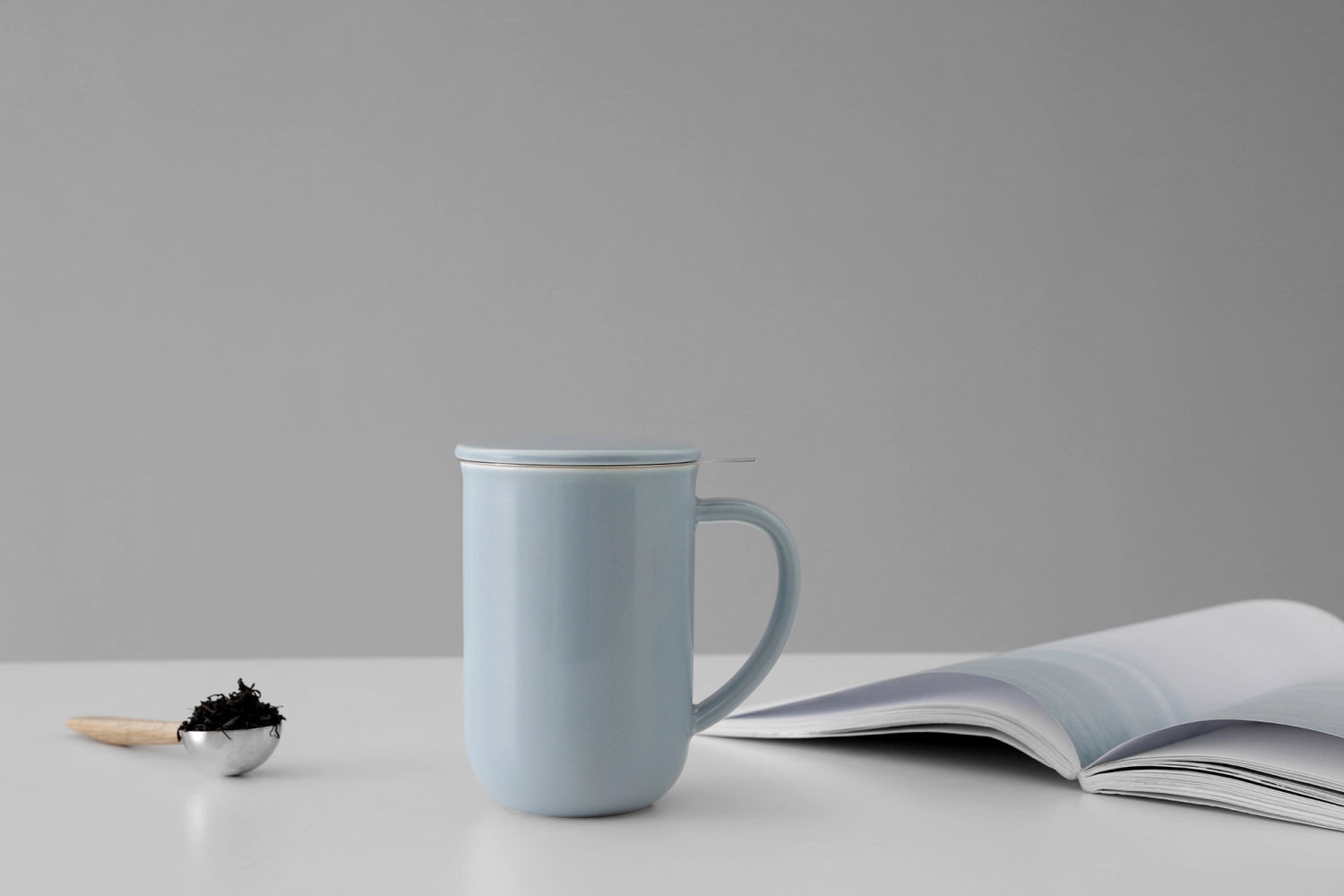 Elegante hellblaue Teetasse aus Porzellan mit 500ml Fassungsvermögen und 14cm Höhe, perfekt für stilvolles Teetrinken.