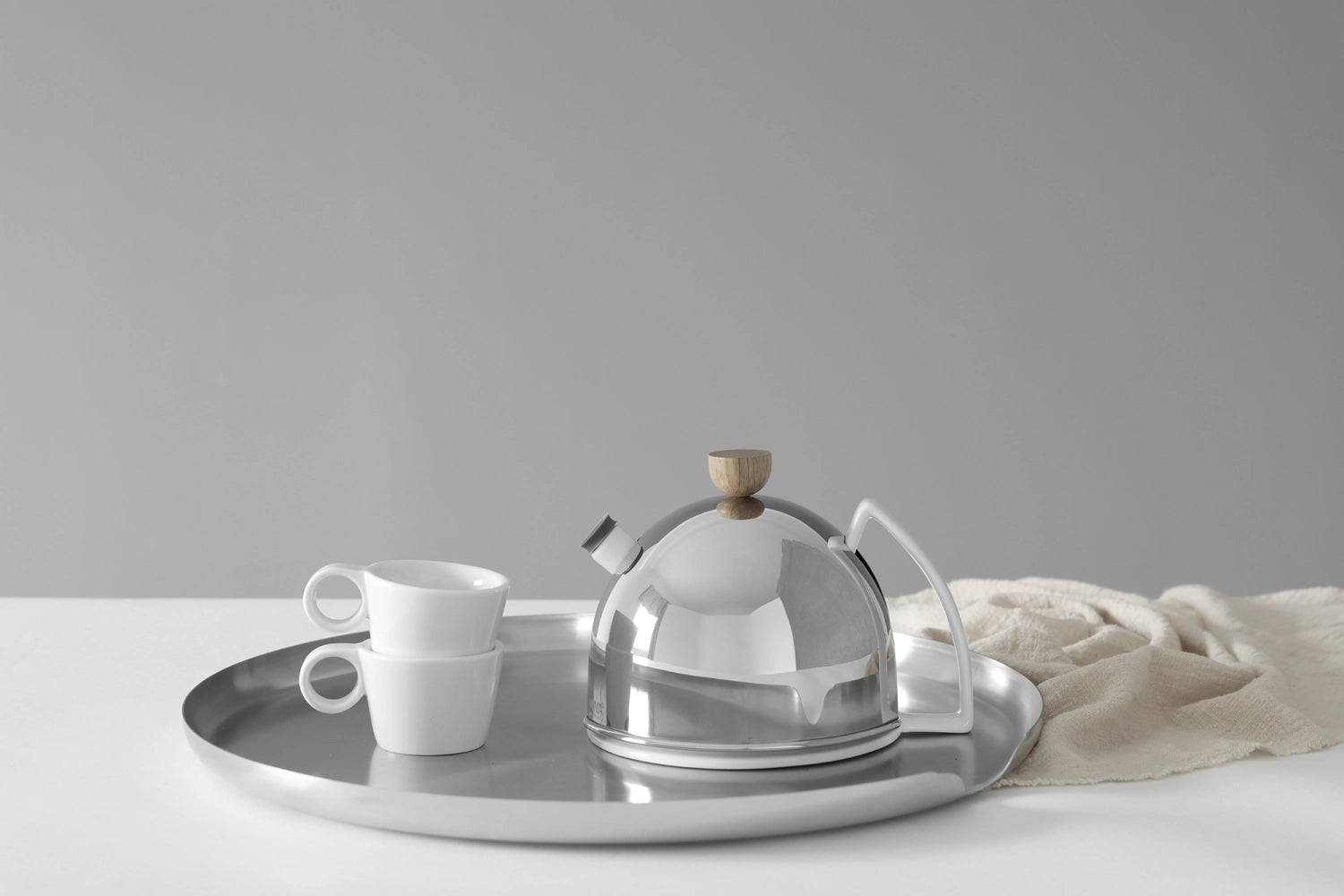 Eleganter Thomas Teekrug aus Edelstahl in Silber, 0.9l, ideal für Teeliebhaber, stilvolles Design für jede Teestunde.