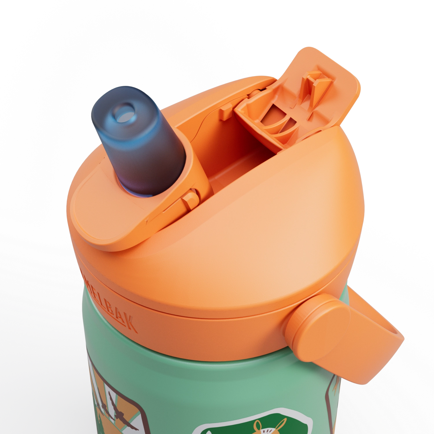 Farbenfrohe Camelbak Trinkflasche Thrive Flip Straw Kids VSS 0.35l mit abenteuerlichen Camp-Abzeichen, perfekt für kleine Entdecker und aktive Kinder.
