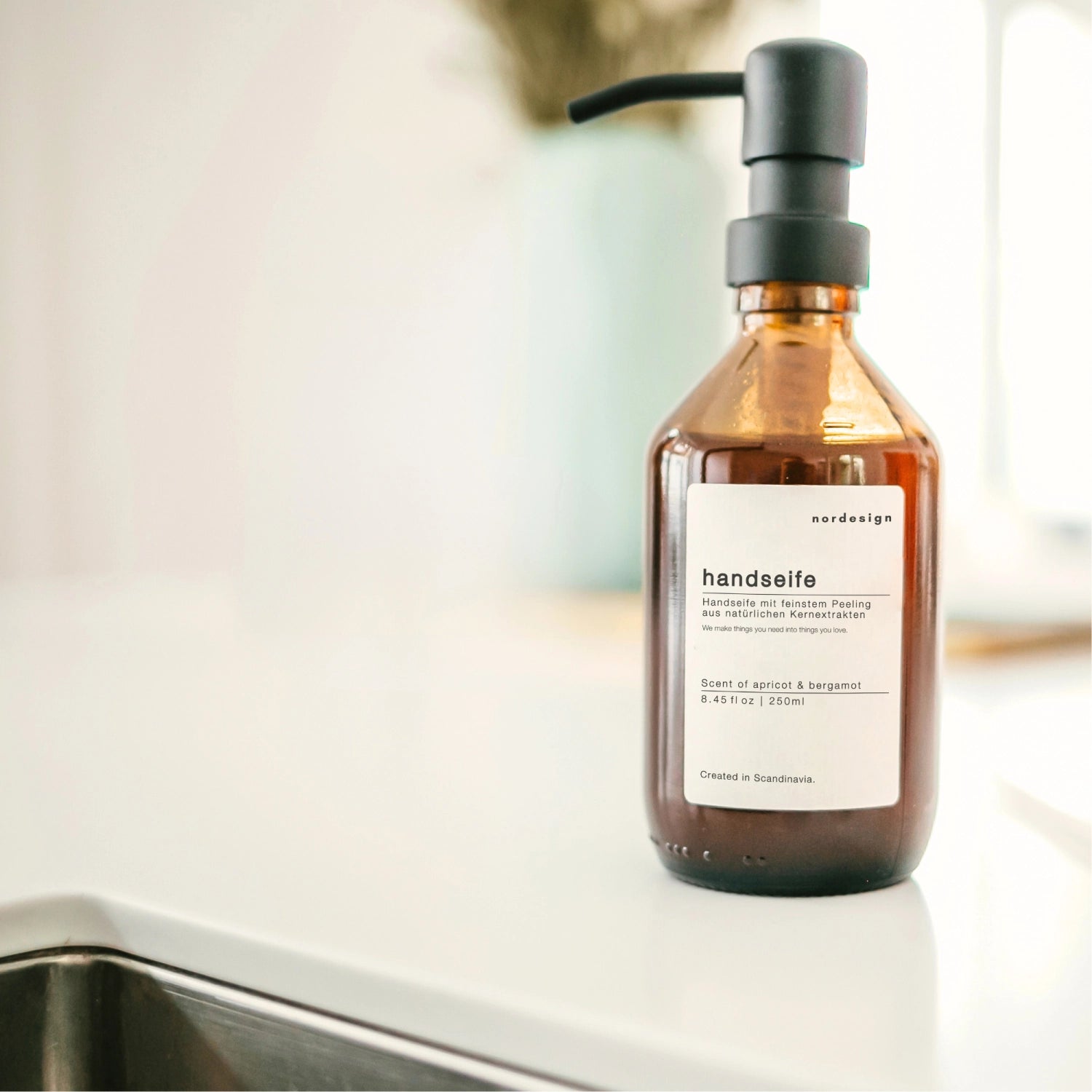 Handseife Lavendel 250ml im praktischen Pumpspender von Nordesign, ideal für die Körperpflege und sorgt für frischen Duft und sanfte Reinigung.