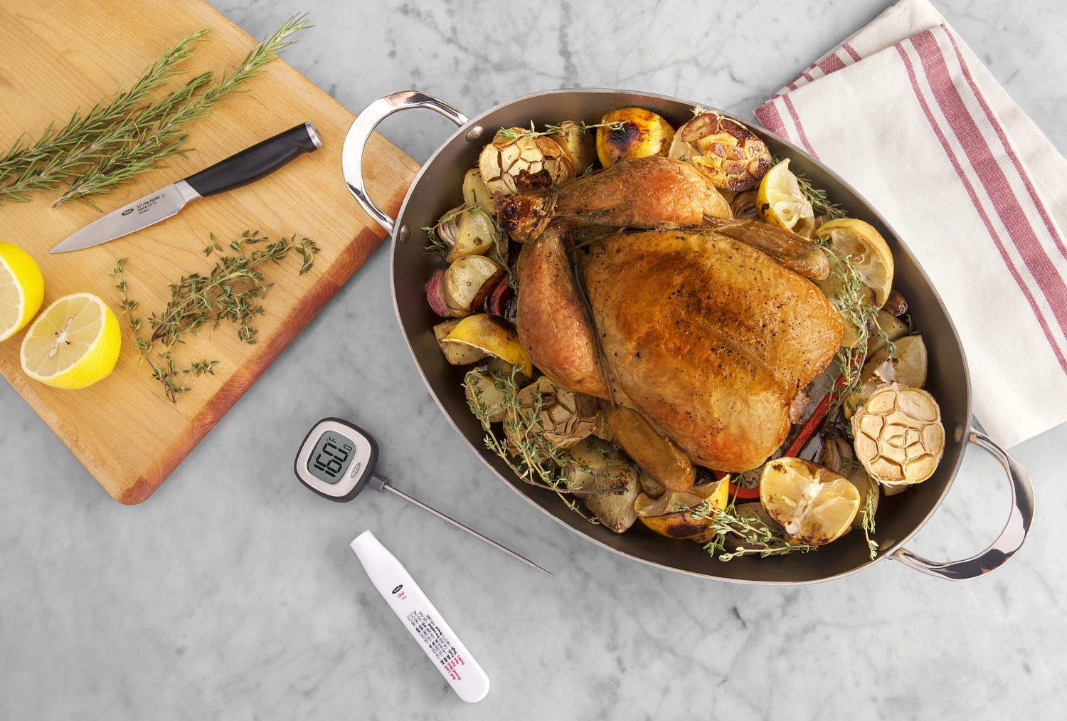 Präzises OXO Good Grips Digitalthermometer für Grill und Ofen, misst bis 90°C, ideal für perfekte Garergebnisse und einfache Handhabung.