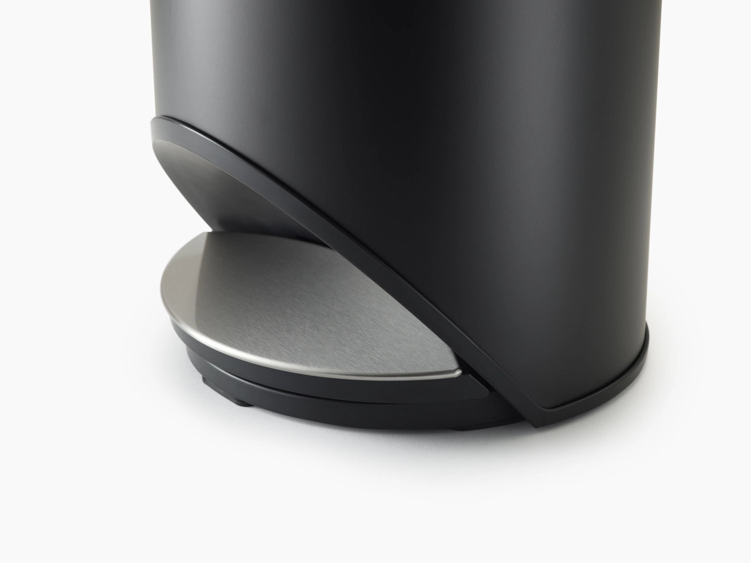 <tc>Arc</tc> P<tc>eda</tc>bin with inner pocket H72cm D34cm 30l Carb. <tc>schwarz</tc>