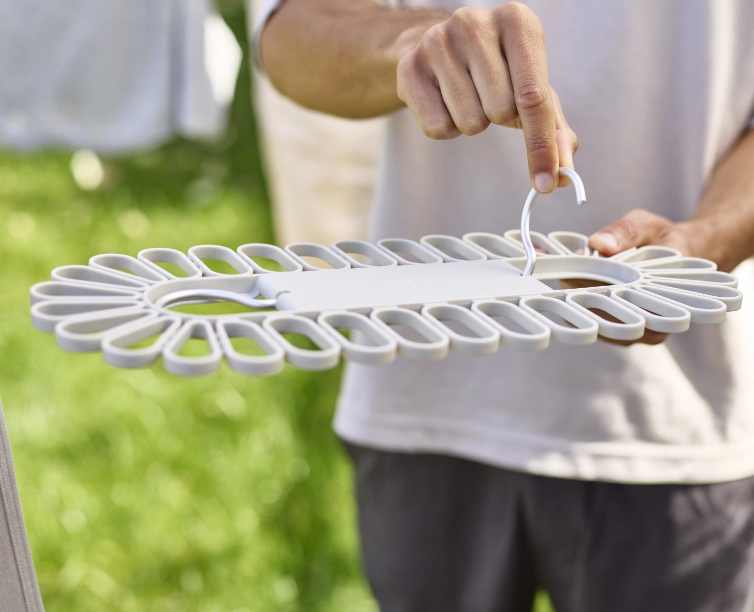 Petal clothes bars for small parts in flower shape for 32 pieces