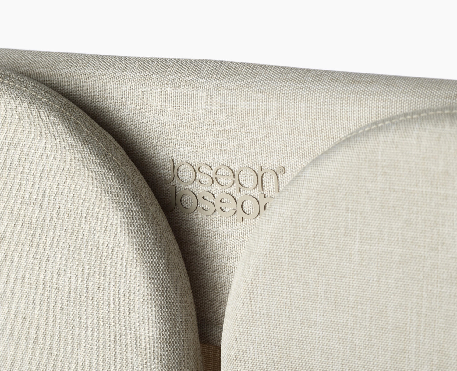 Eleganter, faltbarer Wäscheständer in Ecru von Joseph Joseph, perfekt für effizientes Trocknen mit kompakten Maßen von 150 cm Höhe und 29 cm Breite.