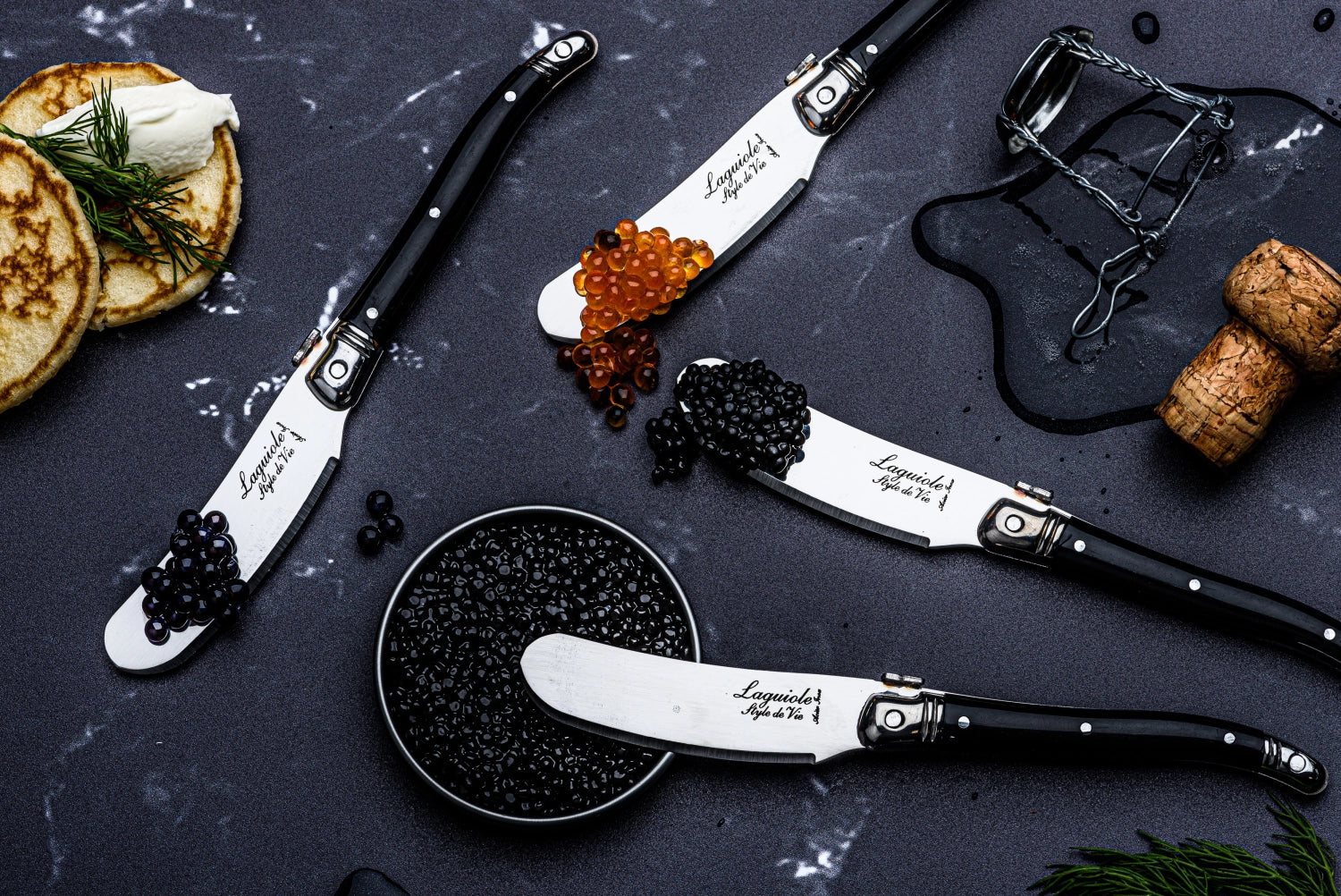 Elegantes schwarzes Buttermesser der Laguiole Premium Line, ideal für stilvolle Anlässe und exquisite Tischgestaltung.