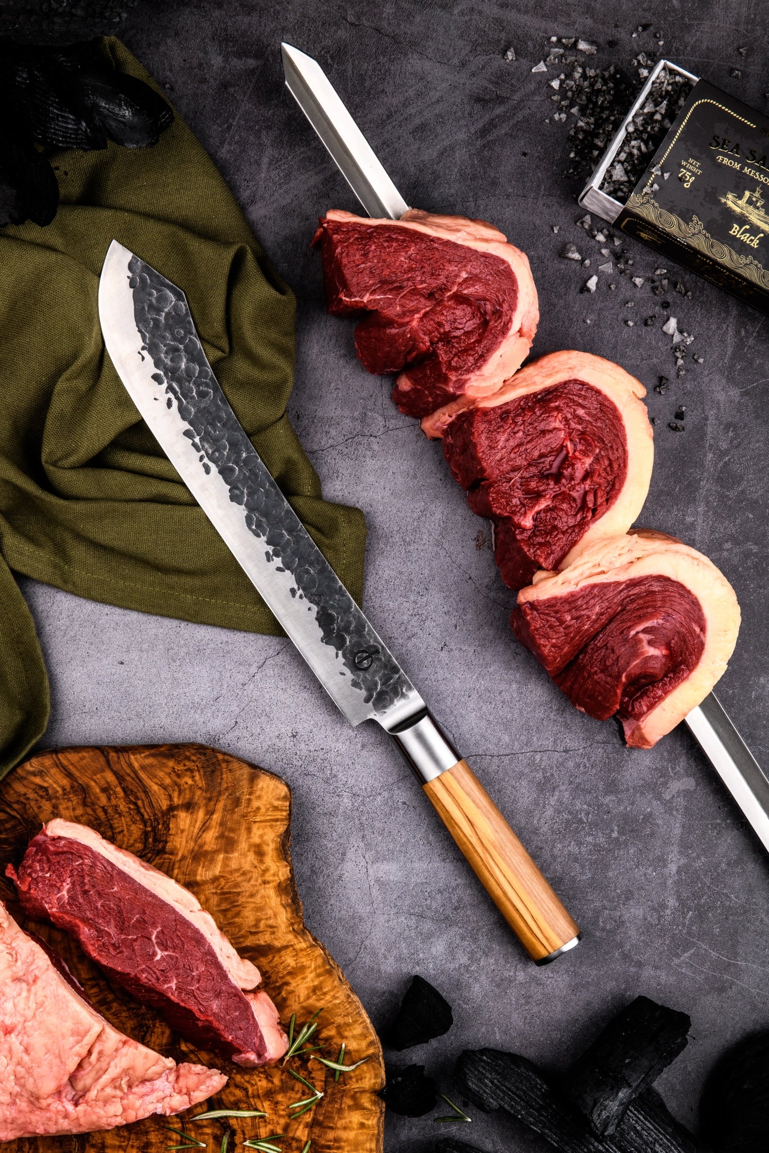 Hochwertiges 25 cm Metzgermesser aus Olivenholz von Forged, perfekt für Fleisch und Gemüse, mit komfortablem Griff und exzellenter Schneidleistung.