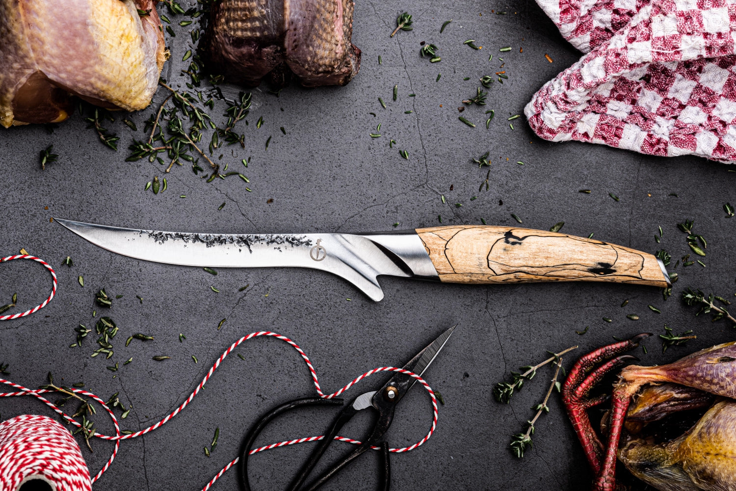 Katai Ausbeinmesser 15 cm von Forged, präzise Klinge für müheloses Ausbeinen von Fleisch, ergonomischer Griff für optimalen Komfort.