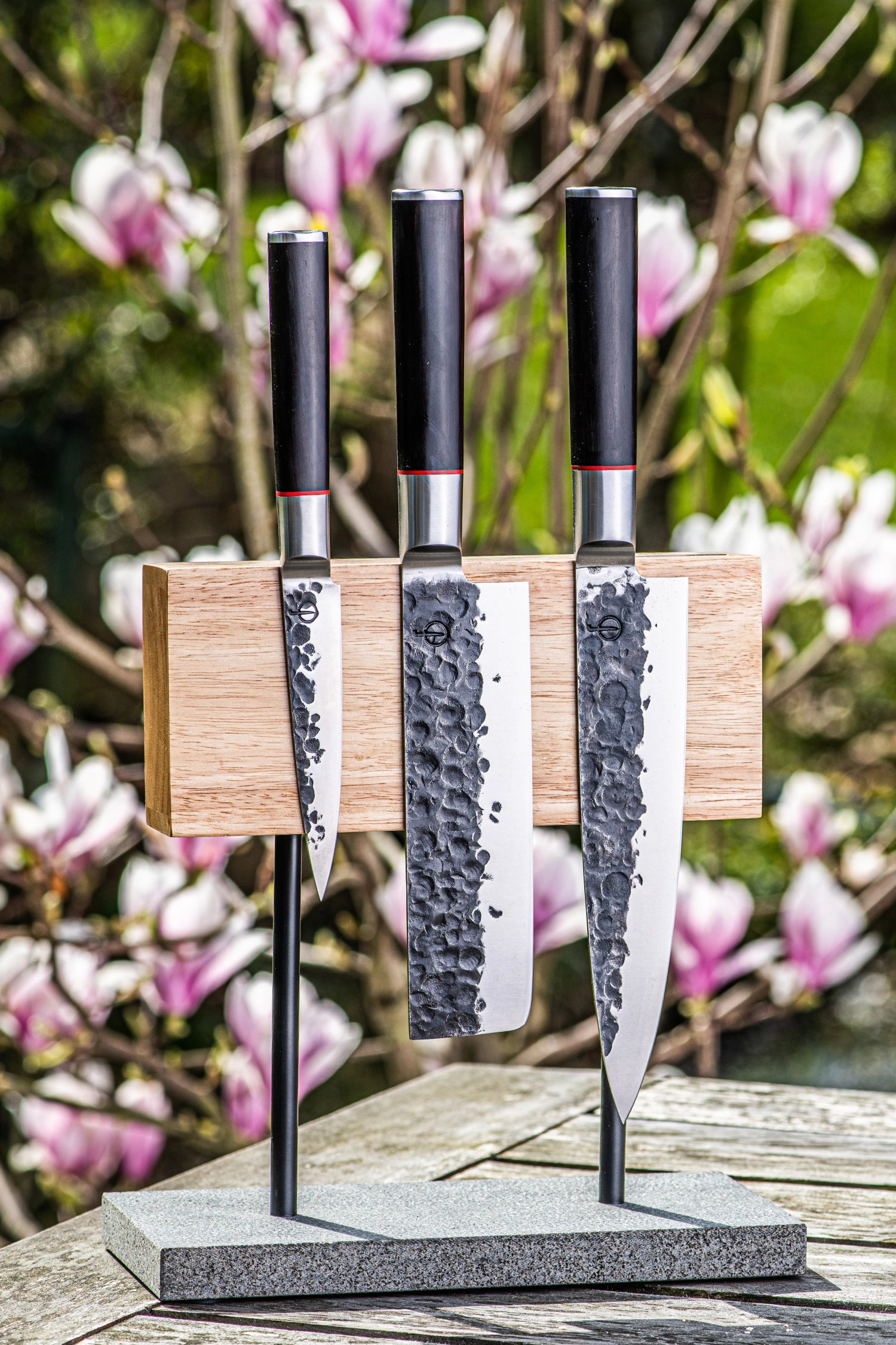 Magnetic knife block oak on natural stone foot