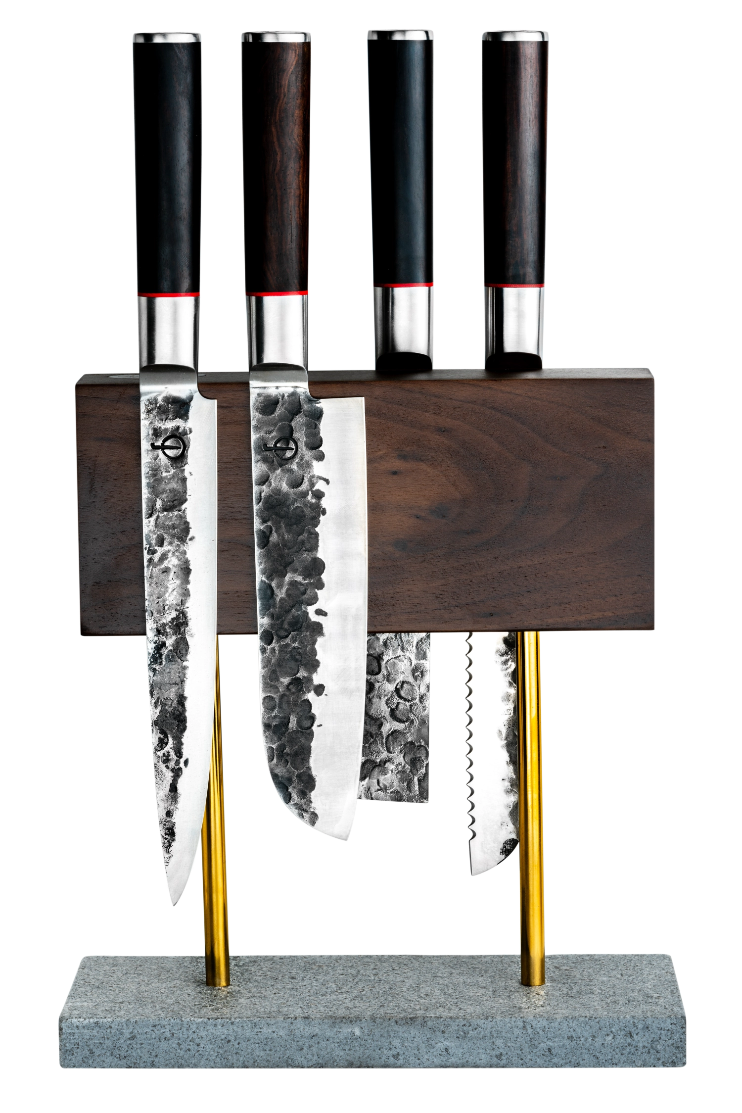 Eleganter Messerblock aus Walnussholz mit magnetischer Halterung auf einem stabilen Natursteinfuß, ideal für die stilvolle Küchenorganisation.