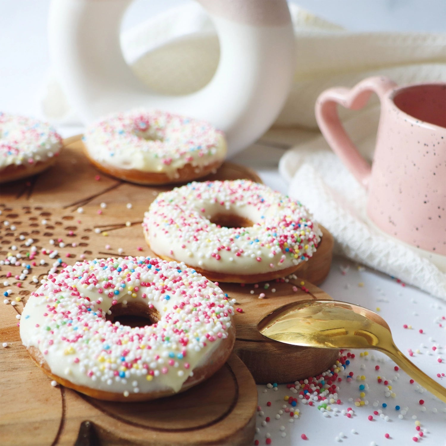 Kompakte Mini-Donut-Maschine von Scrap Cooking: Ideal für die schnelle Herstellung köstlicher Mini-Donuts in vielfältigen Variationen.