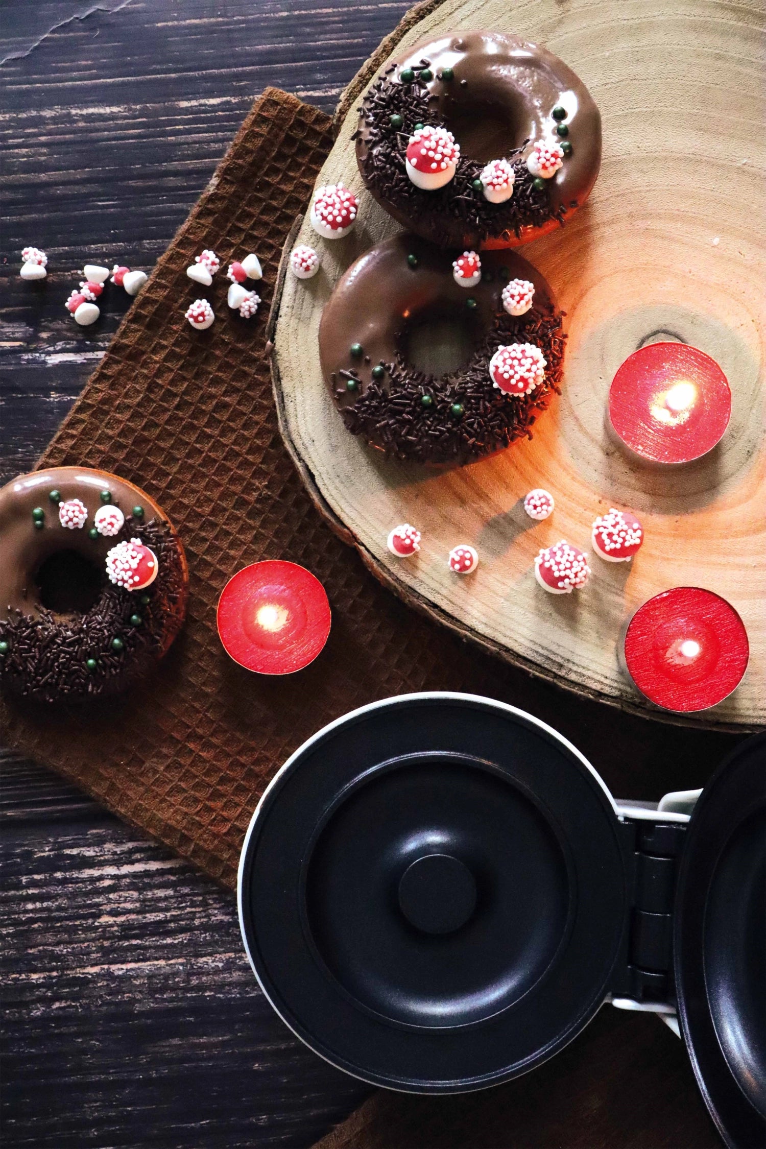 Kreative Mini-Donut-Maschine von Scrap Cooking: Perfekt für die Zubereitung von leckeren, kleinen Donuts für Partys und besondere Anlässe.