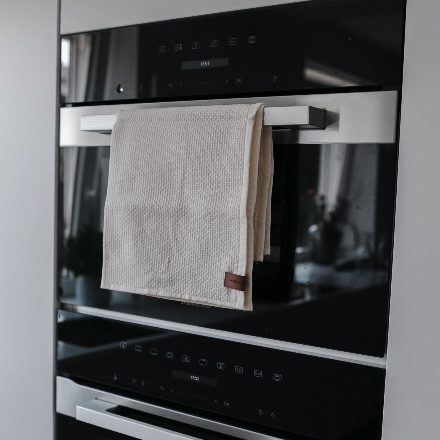 Hochwertiges Küchentuch in sanftem Beige, 40x60 cm, ideal für den täglichen Gebrauch in der Küche und als stilvolles Accessoire.