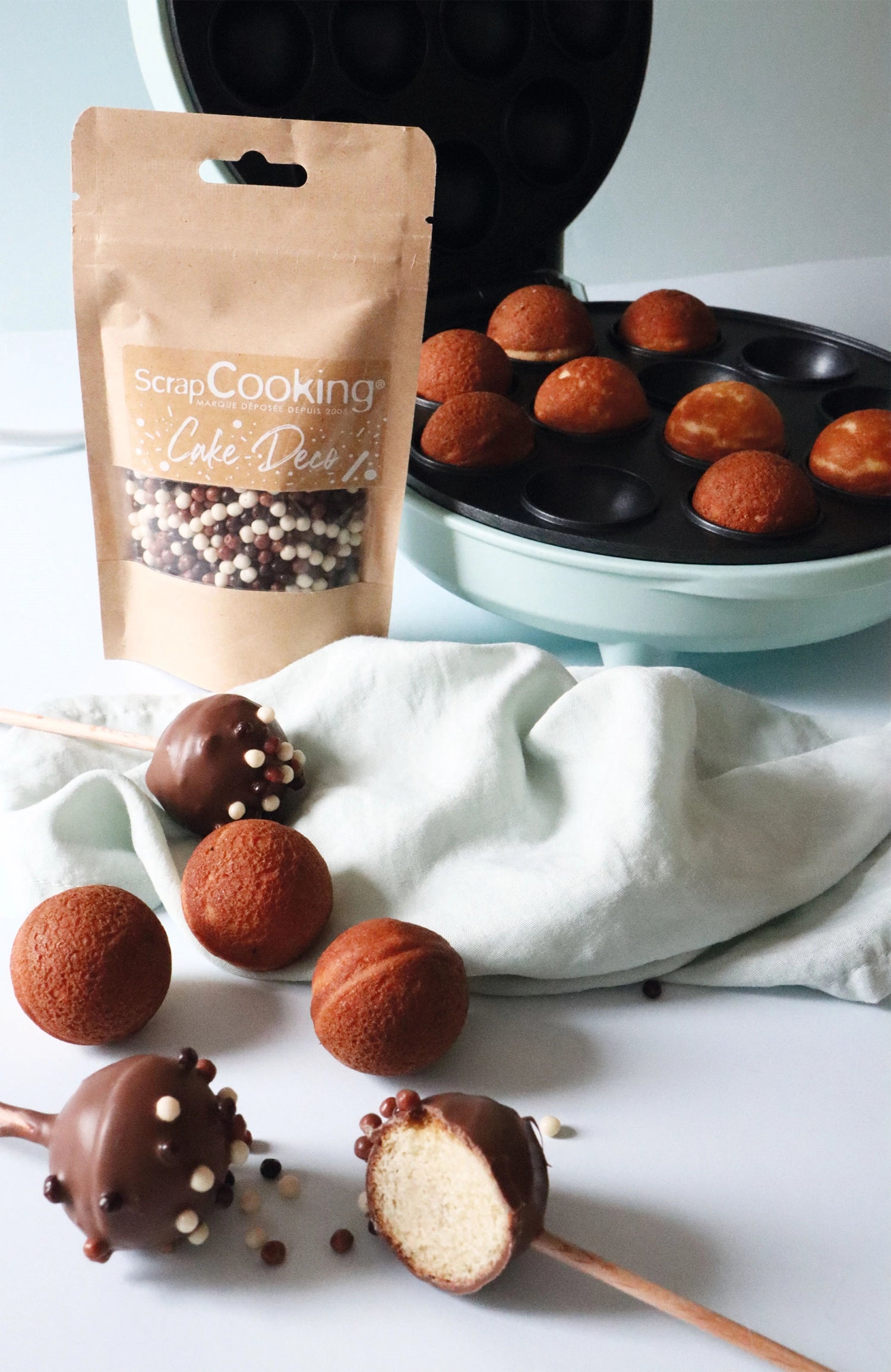 Cakepops Factory in elegantem Blau, ideal für die Herstellung von leckeren Cakepops. Ein Must-Have für Backliebhaber und kreative Küchenexperimente.