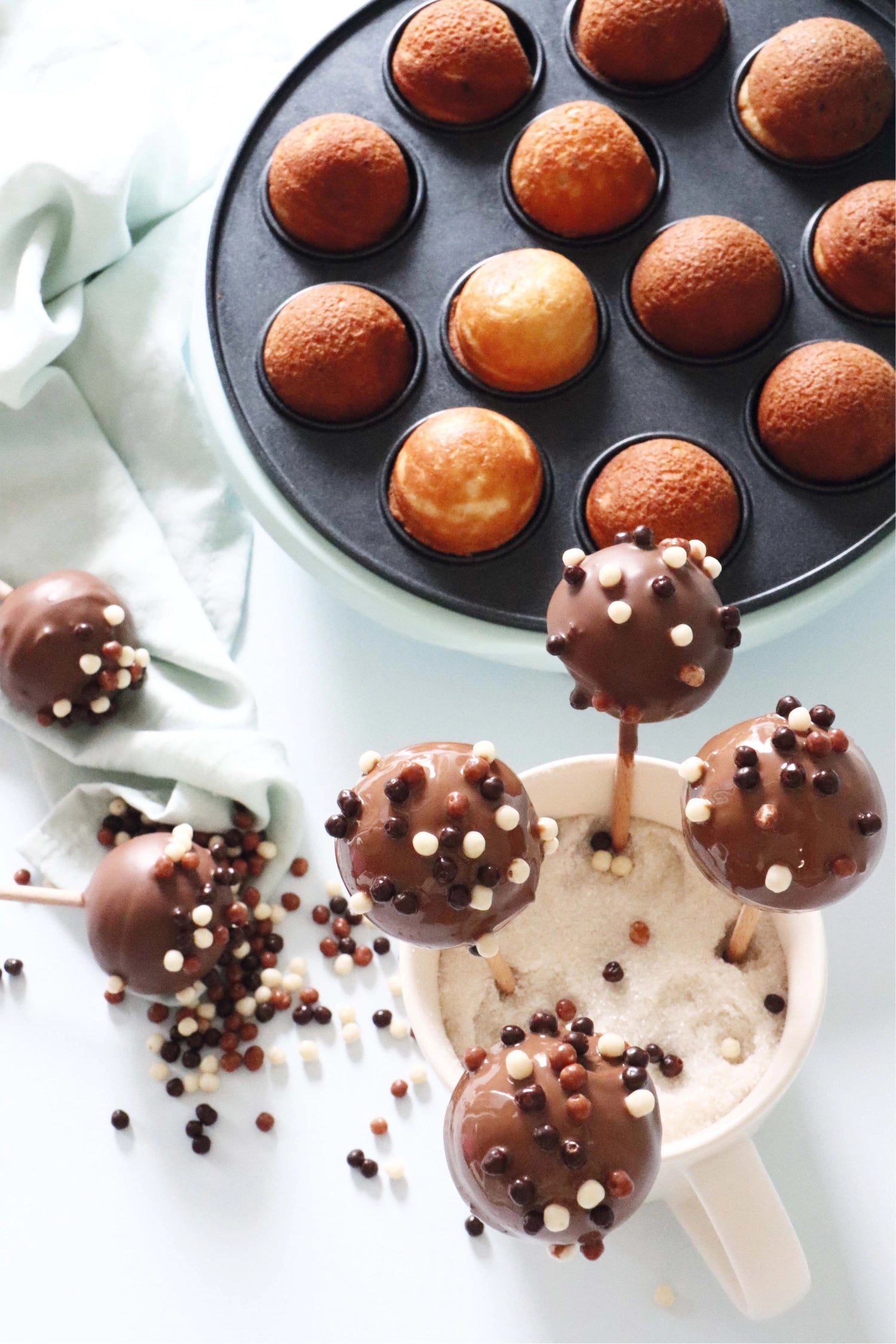 Cakepops Factory in elegantem Blau, ideal für die mühelose Herstellung von leckeren Cakepops – ein Must-Have für Backliebhaber!