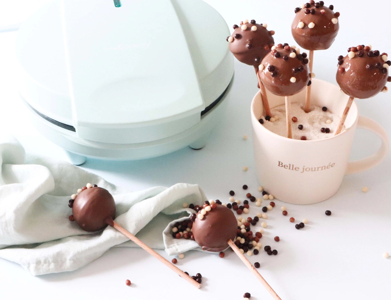 Cakepops Factory in elegantem Blau, ideal für Hobbybäcker, um im Handumdrehen leckere Cakepops zu kreieren.