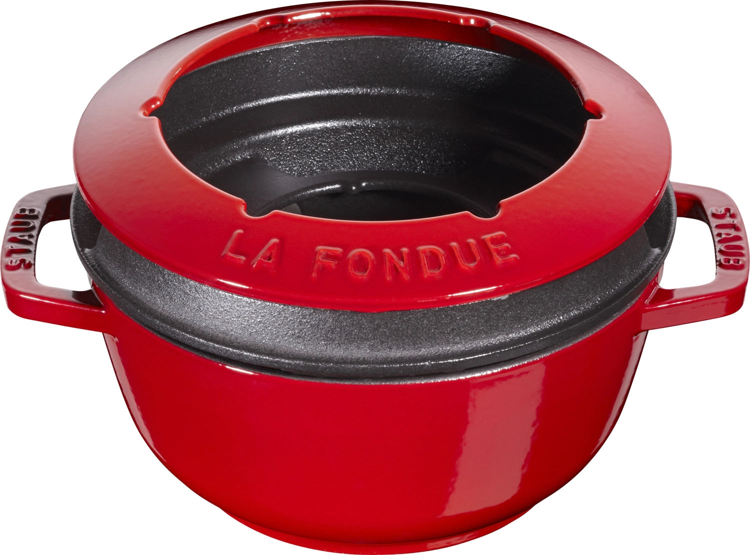Rundes Fondue Set in leuchtendem Kirsch-Rot von Staub, 18 cm, ideal für gesellige Abende, mit zwei praktischen Griffen für einfachen Transport.