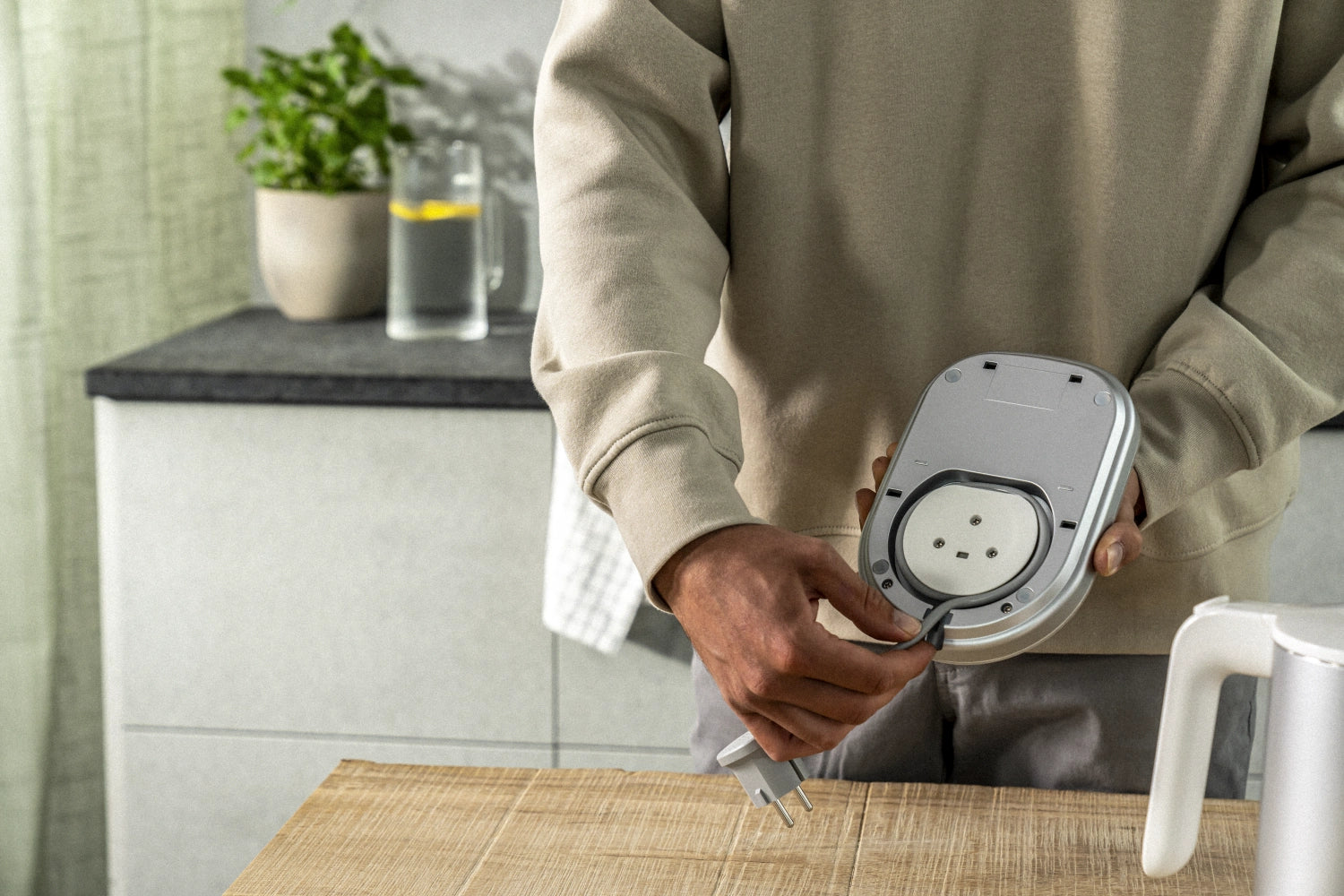 Stylischer Wasserkocher PRO von Zwilling in Silber, 1 Liter, perfekt für schnelles Erhitzen und zeitgemäße Küchenausstattung.