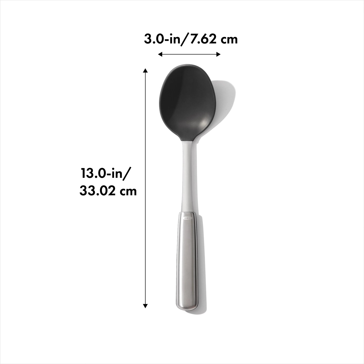 Hochwertiger Schöpflöffel von OXO aus Edelstahl und Silikon, ideal für müheloses Servieren und komfortable Nutzung in der Küche.