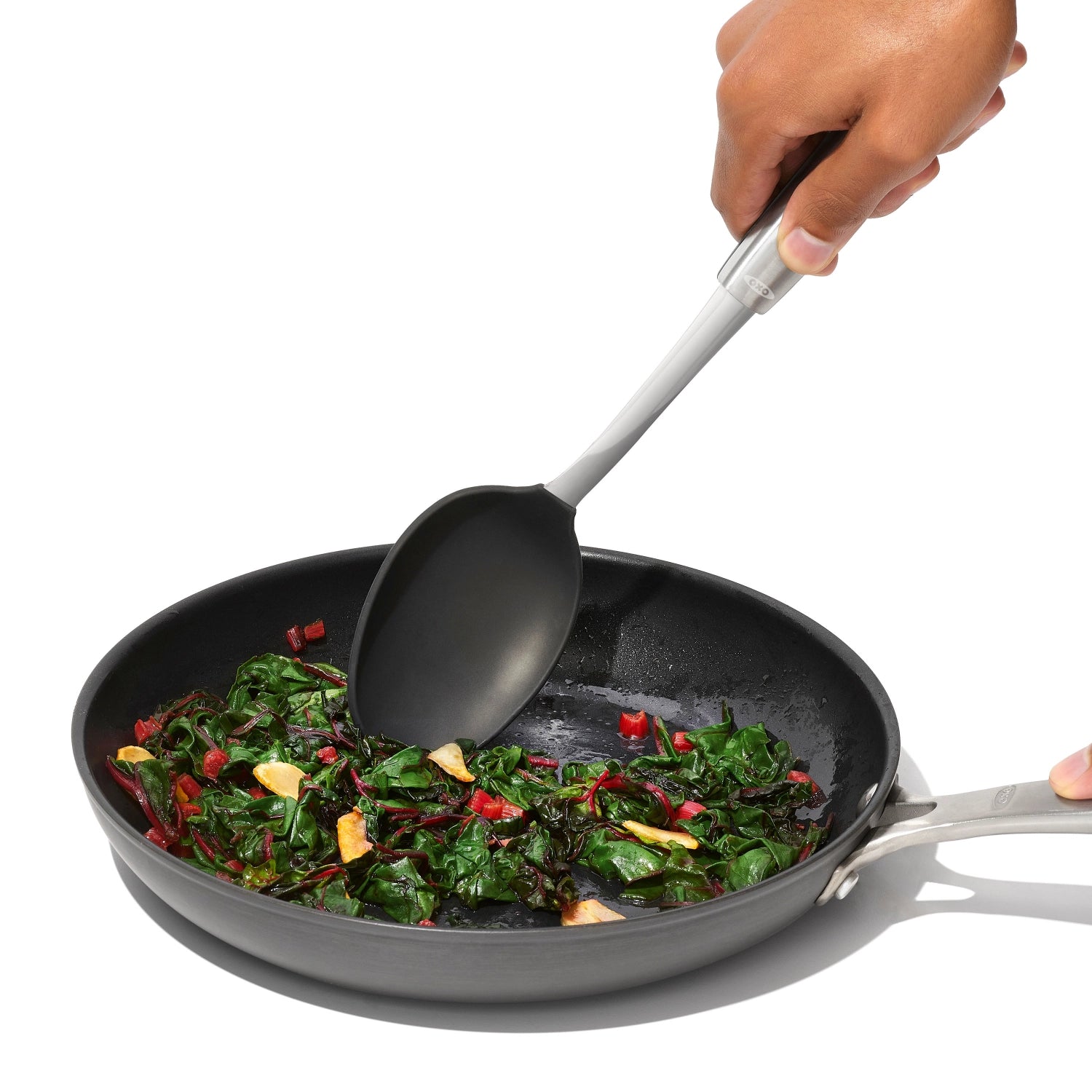 Hochwertiger Schöpflöffel aus Edelstahl mit Silikonbeschichtung von OXO, perfekt für müheloses Servieren und vielseitige Kochanwendungen.