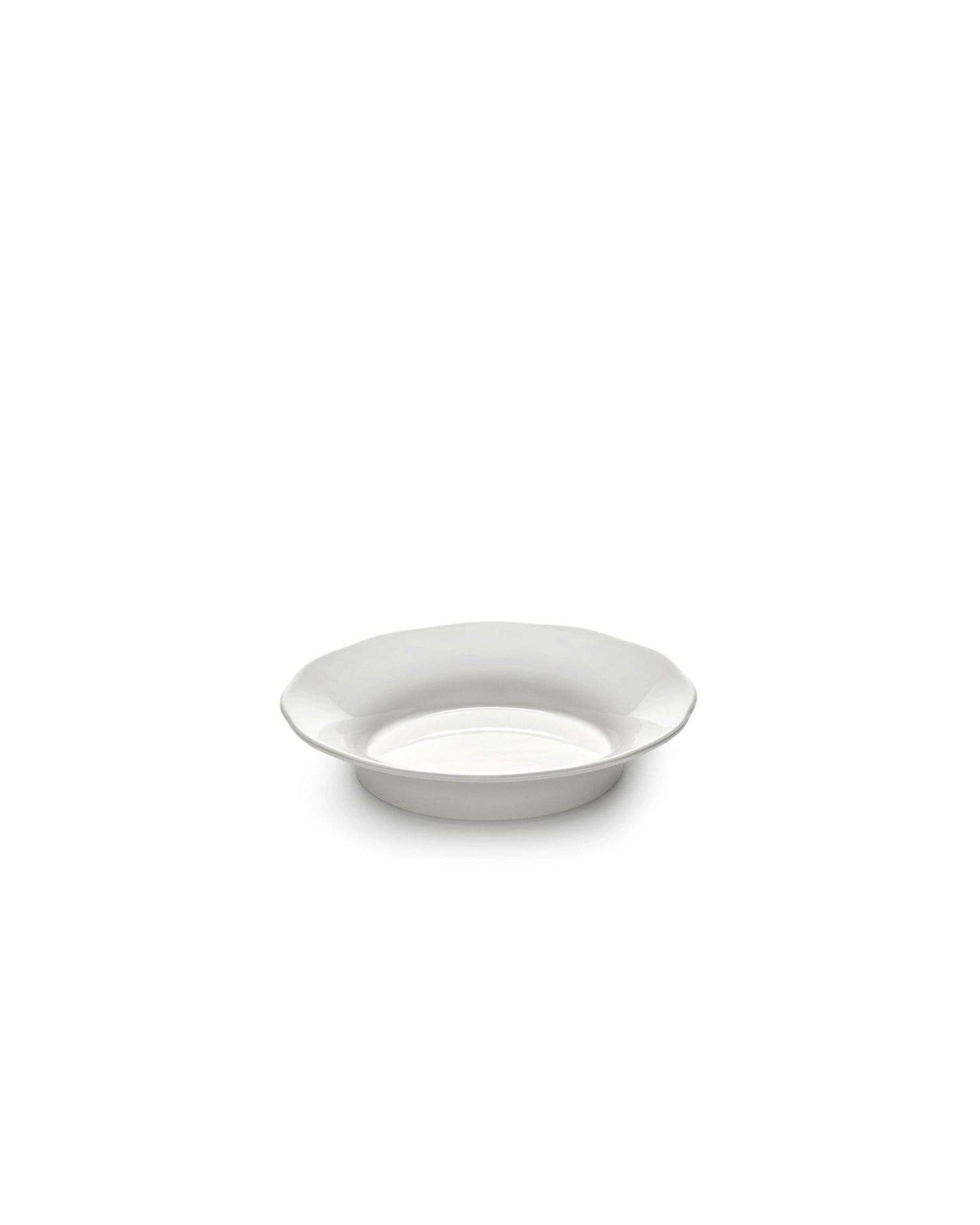 Eleganter, tiefen Silhouette Teller aus weißem Porzellan mit einem Durchmesser von 18,5 cm und einer Höhe von 3,6 cm, ideal für stilvolle Tischdekoration.