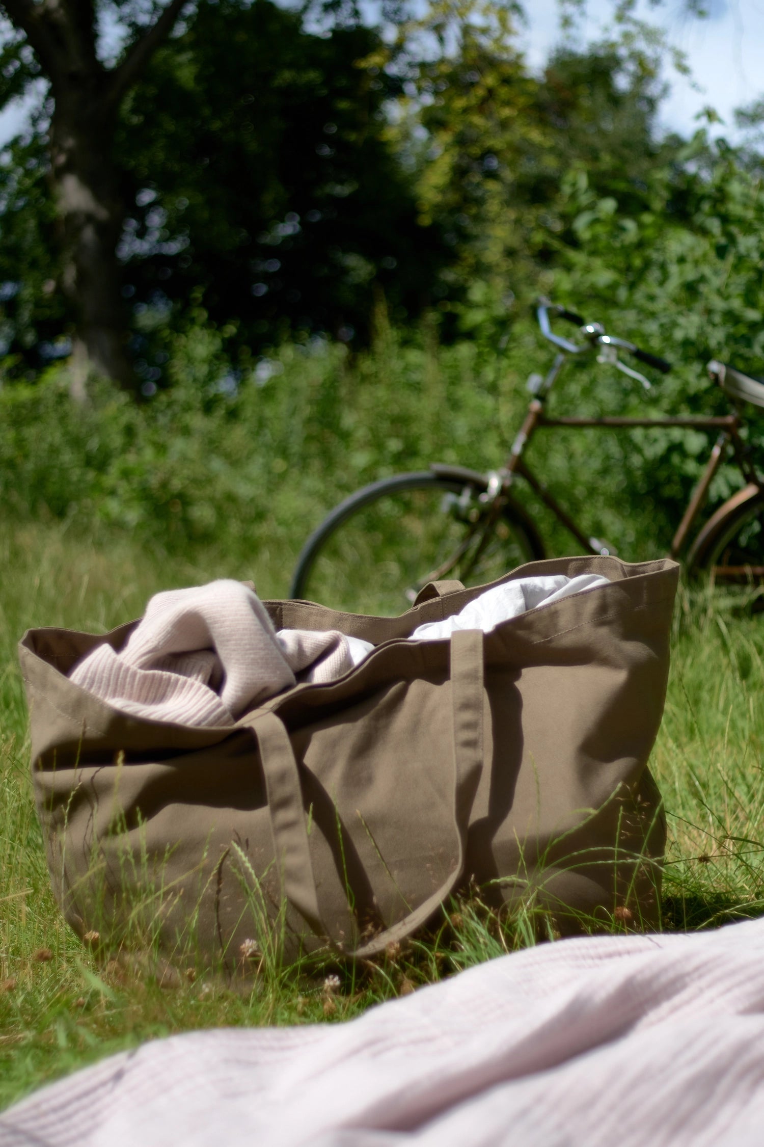Geräumige Big Long Tasche in der Farbe Clay, gefertigt aus nachhaltiger Biobaumwolle, ideal für Einkäufe und den täglichen Gebrauch.