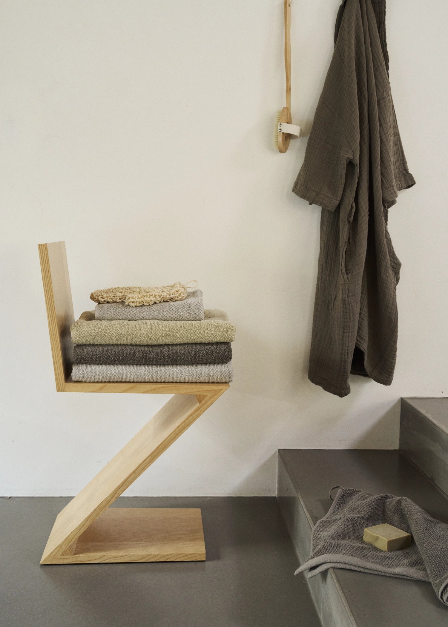 Hochwertiges Badetuch in sanfter Steinfarbe, gefertigt aus 100% Biobaumwolle, 70x140cm, perfekt für umweltbewusste Entspannung und stilvolle Akzente.