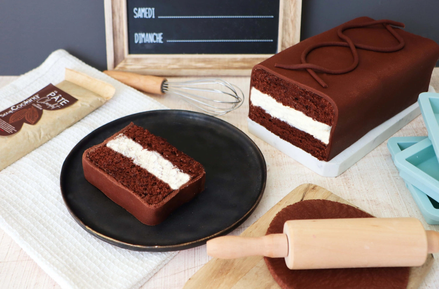 Schokoladen Rollfondant intense chocolate 250g in Braun präsentiert im Onlineshop von KAQTU Design AG. Lebensmittel ist von Scrap Cooking