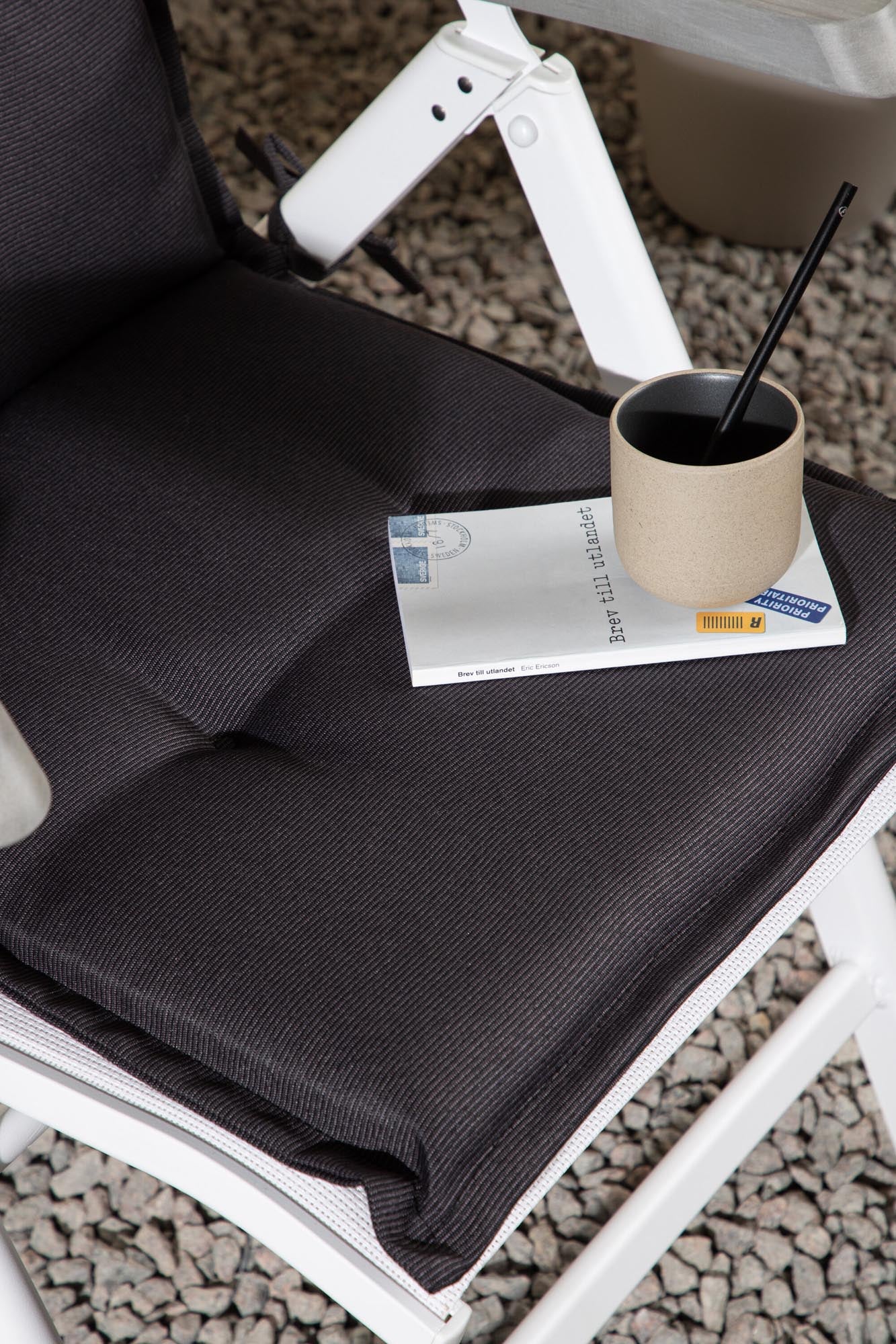 Stilvolles Kissen für drinnen & draussen, wasserabweisend, in vielen Farben. Perfekter Komfort für jeden Raum.