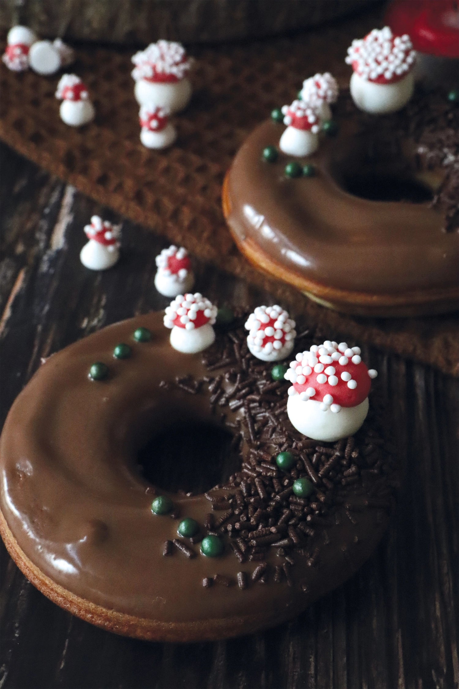 Bunte Zuckerstreusel in Pilzform, 20g Packung von Scrap Cooking, ideal zum Dekorieren von Kuchen und Desserts.