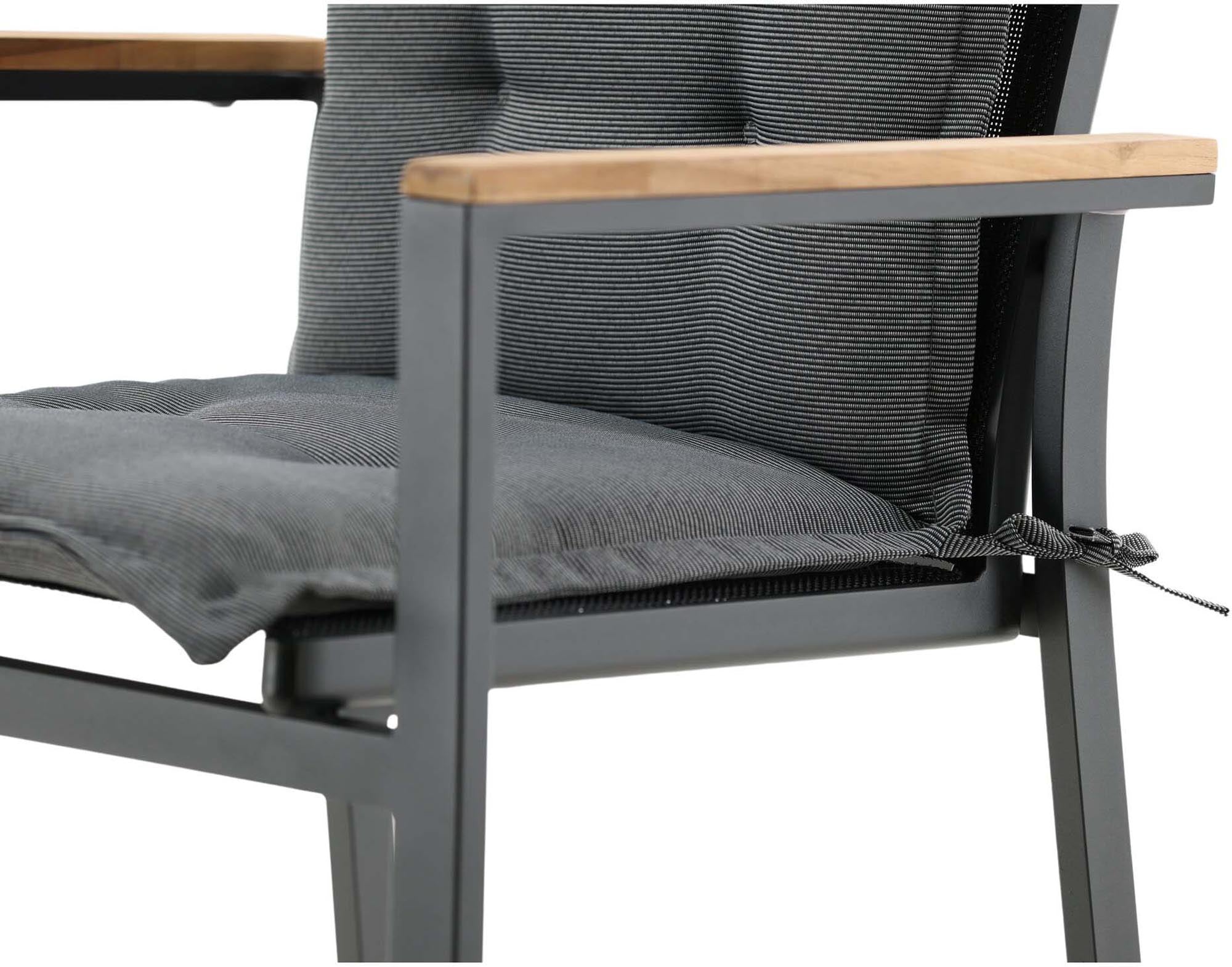 Fura Kissen in Hellgrau präsentiert im Onlineshop von KAQTU Design AG. Sitzkissen ist von Venture Home