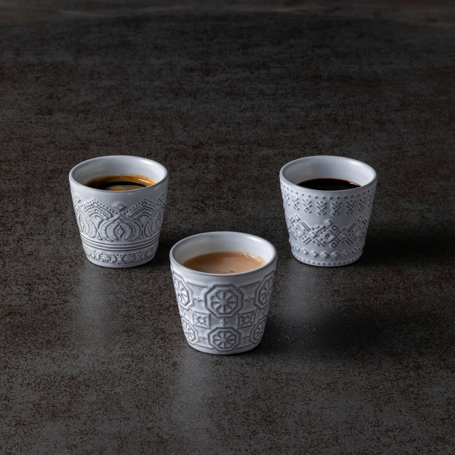 Elegante weiße Espressotasse von Costa Nova, 70ml, mit einem Durchmesser von 6,5 cm und einer Höhe von 5,8 cm, ideal für aromatischen Espresso.
