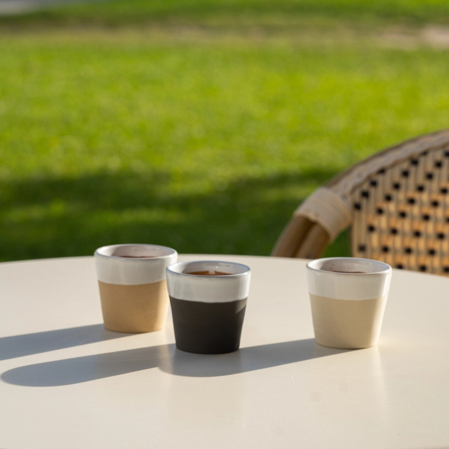 Farbenfrohes 8-teiliges Espressotassen-Set (70ml) in eleganter Geschenkverpackung von Costa Nova, perfekt für besondere Momente und Kaffeegenuss.