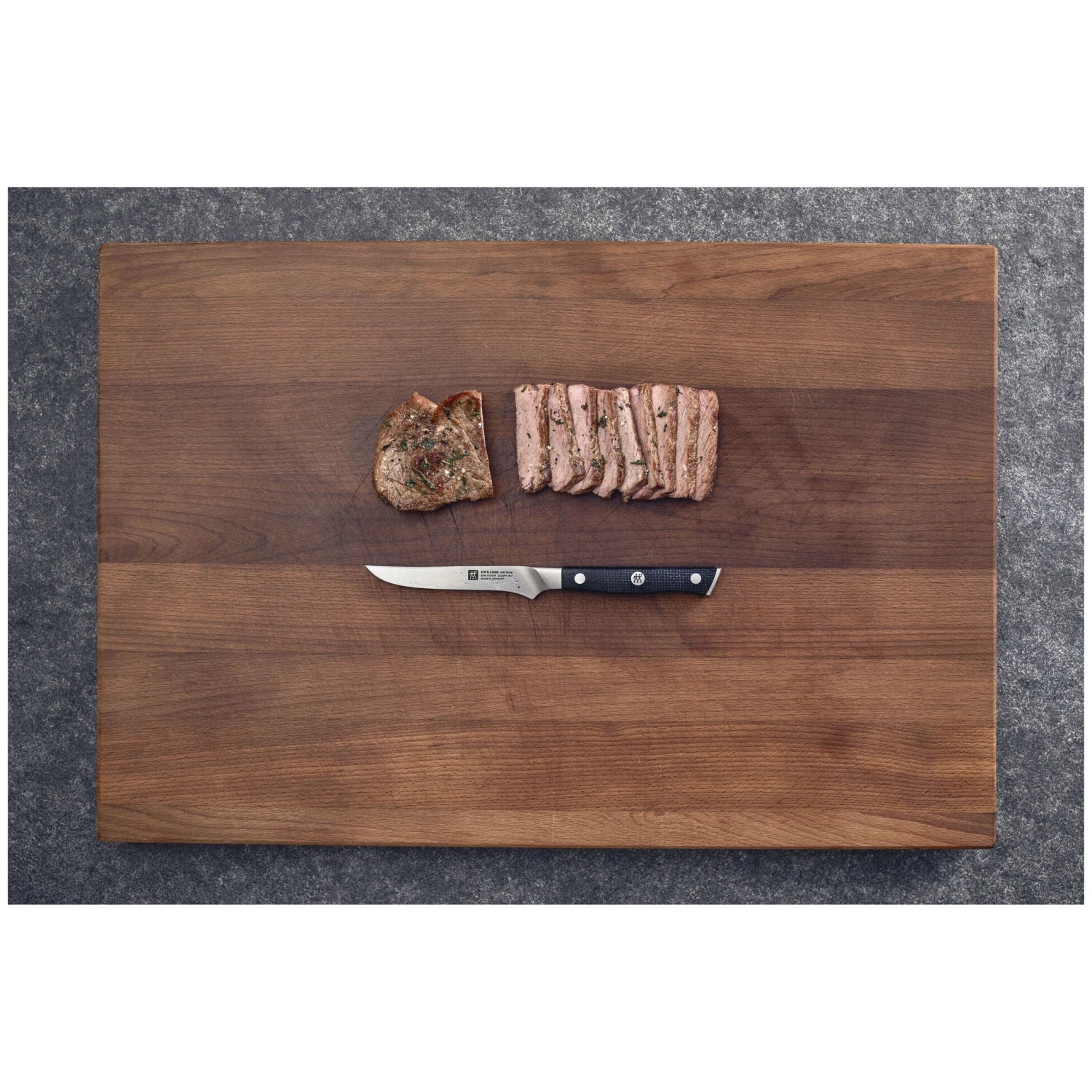 Elegantes 4er Set Spectrum Steakmesser von Zwilling in bunten Farben, ideal für stilvolles Servieren von Steaks und Grillgerichten.