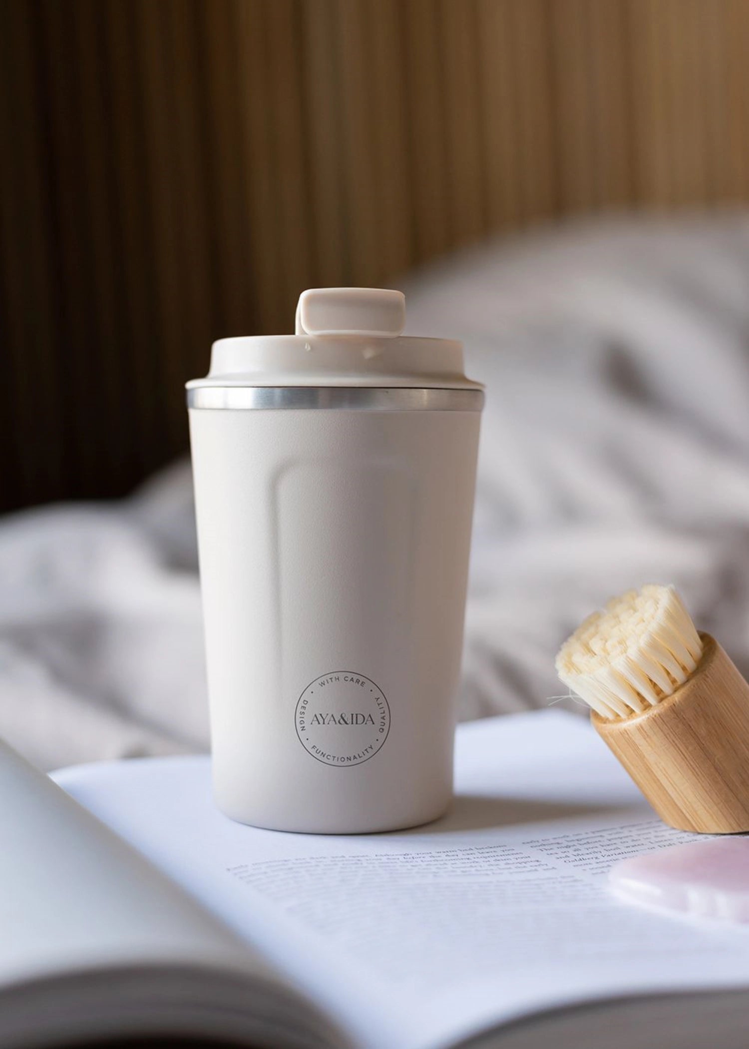 Eleganter 380ml Becher in Cream Beige von AYA&IDA, ideal für heiße und kalte Getränke, perfekt für den täglichen Gebrauch unterwegs.