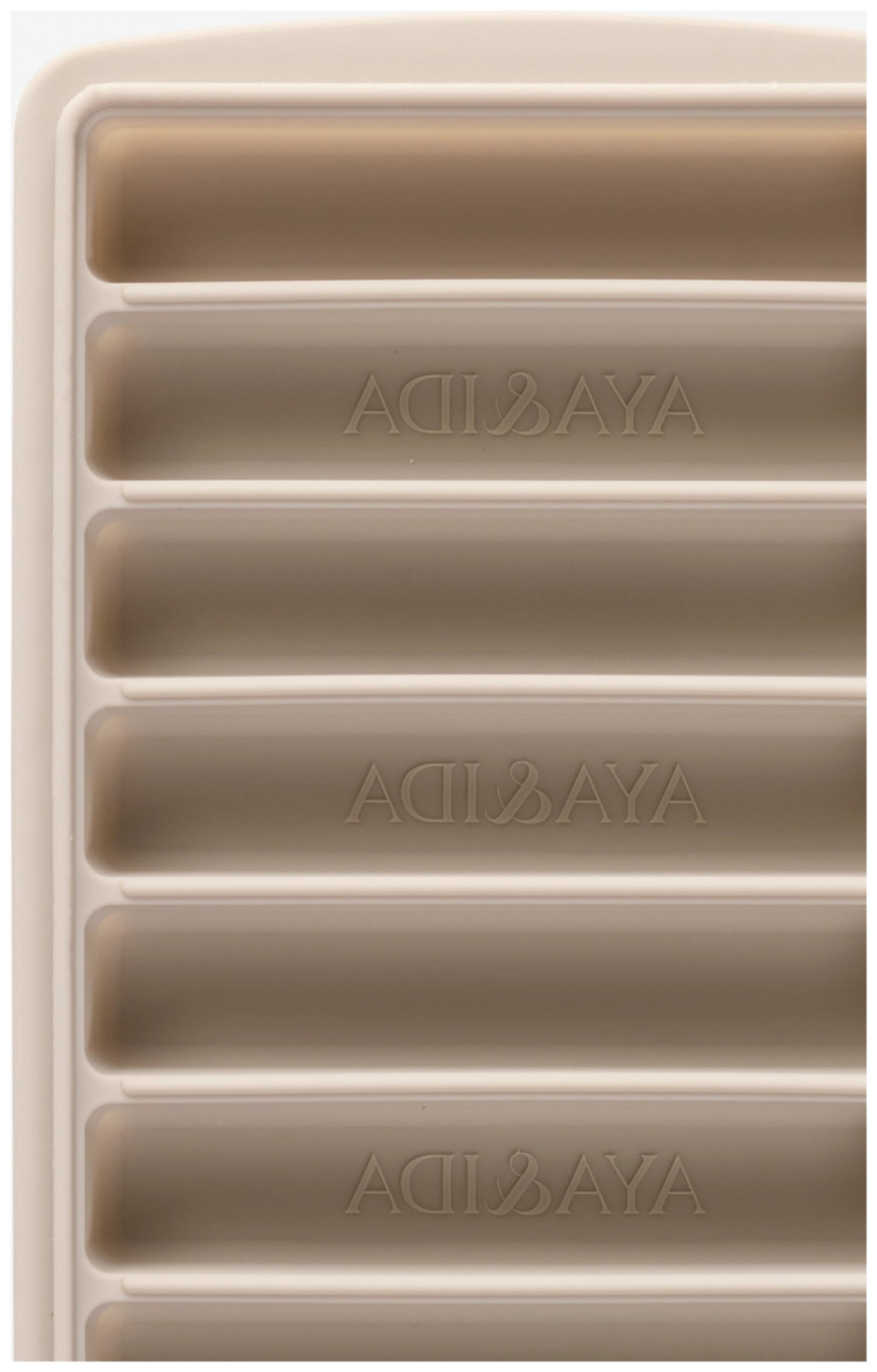 Eiswürfelbehälter Cream Beige in Beige präsentiert im Onlineshop von KAQTU Design AG. Eiswürfelform ist von AYA&IDA