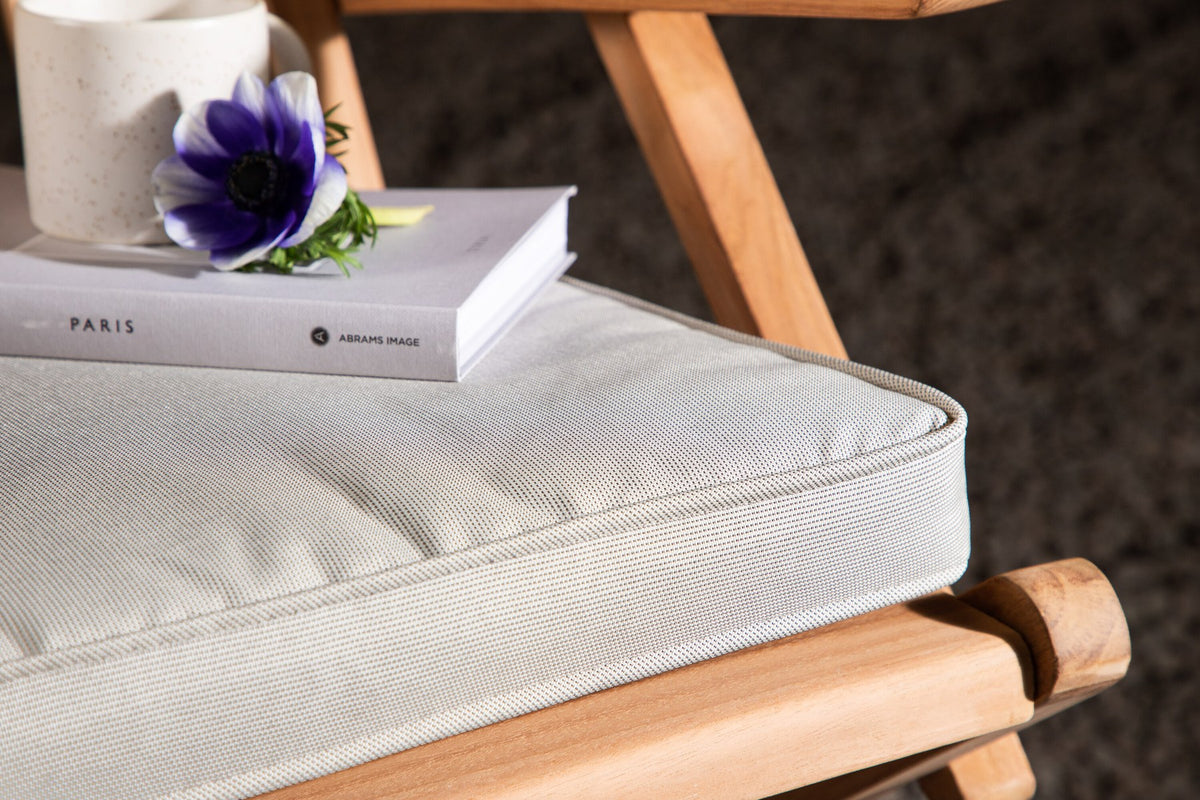 Beiges Sitzkissen Nairobi von Venture Home aus 100 % Polyester mit seitlichen Kordeln, rechteckige Form, 37 x 43 cm.
