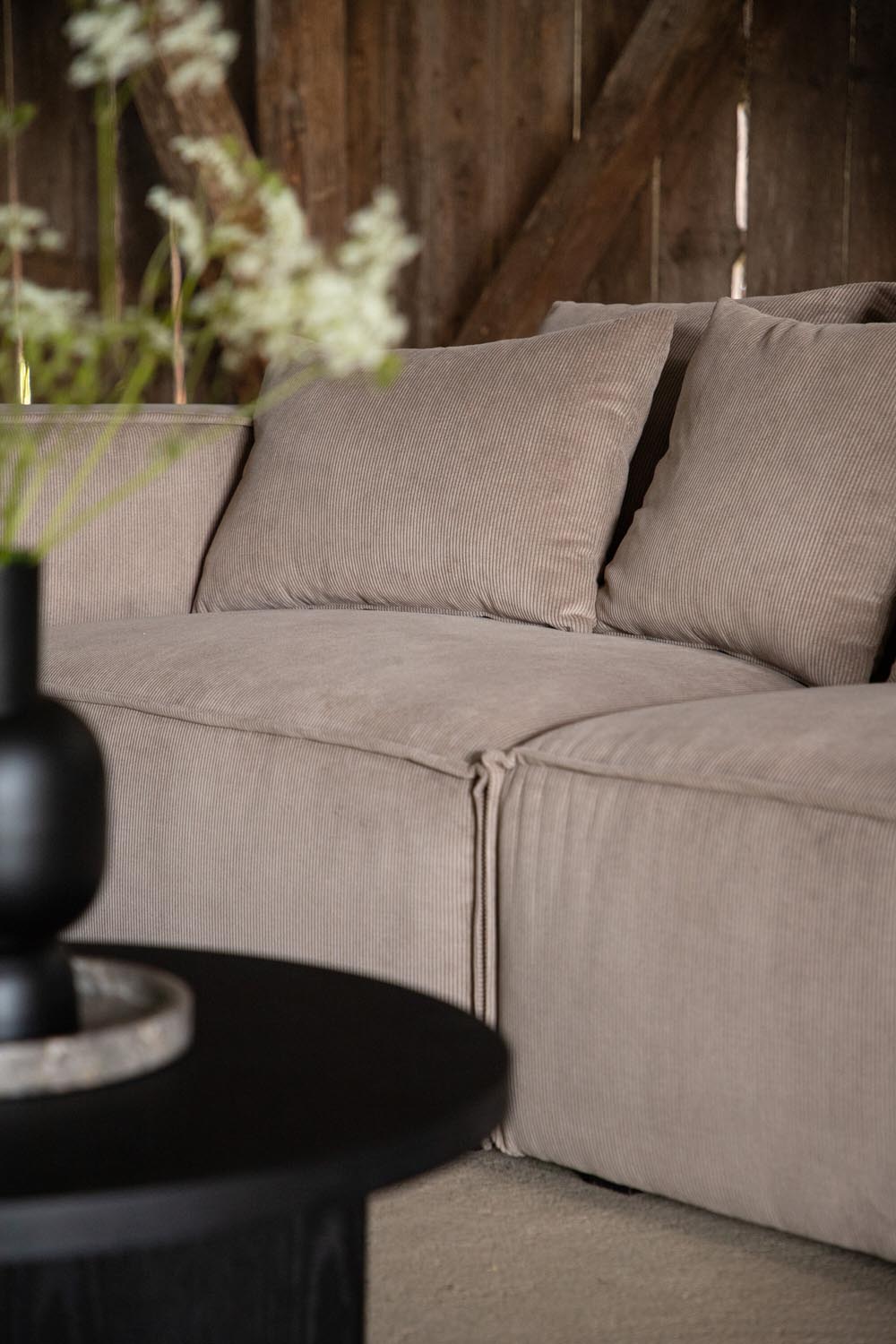 Gillholmen Sofa in Braun präsentiert im Onlineshop von KAQTU Design AG. 3er Sofa ist von Vind