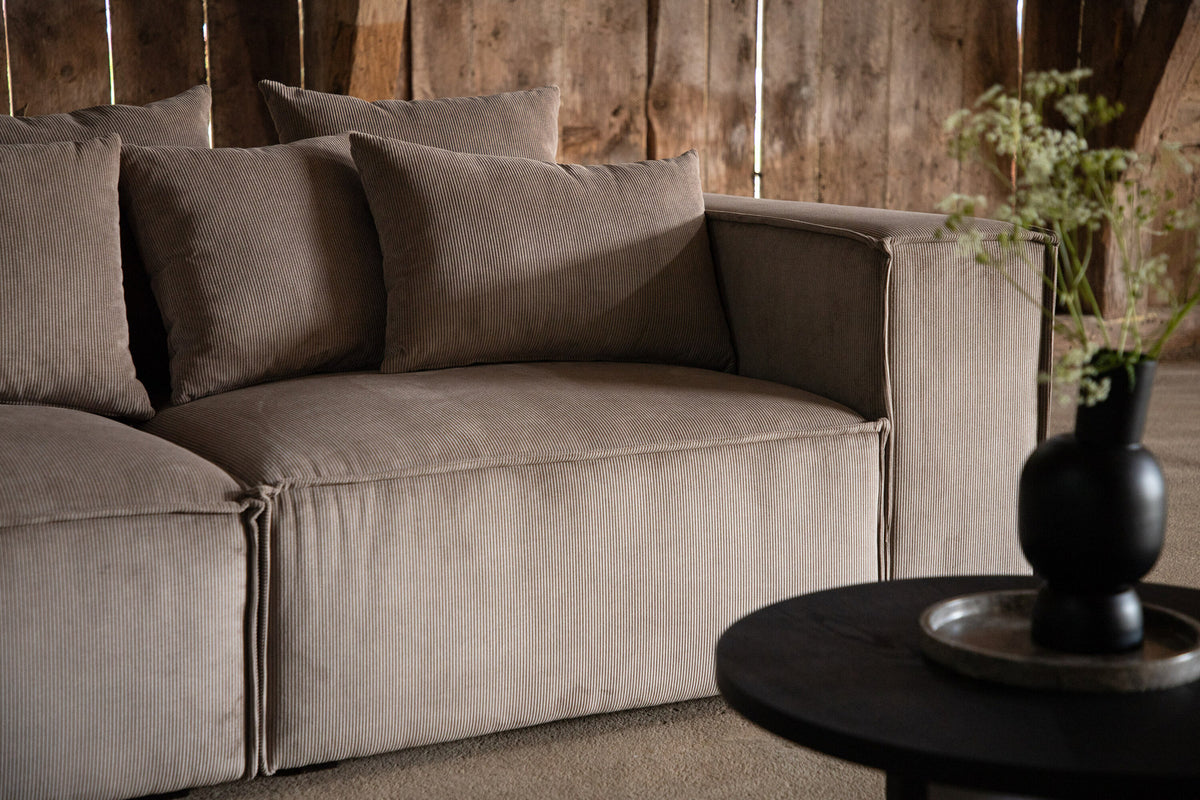 Gillholmen Sofa in Braun präsentiert im Onlineshop von KAQTU Design AG. 3er Sofa ist von Vind