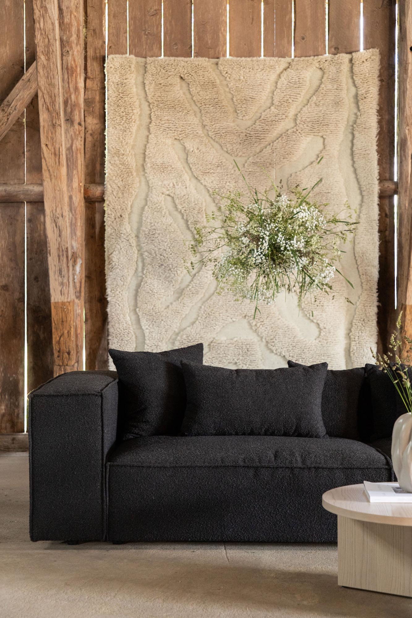 Stilvolles Gillholmen Sofa von Vind für zeitgemässe Wohnräume.