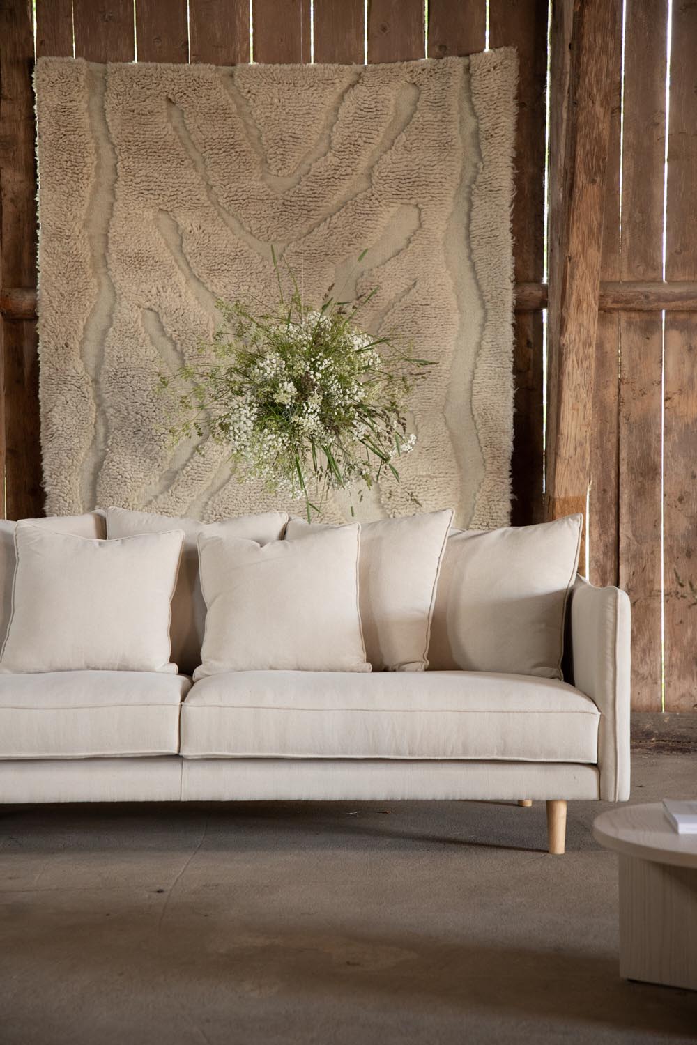 Segelskären Sofa in Beige präsentiert im Onlineshop von KAQTU Design AG. 3er Sofa ist von Vind