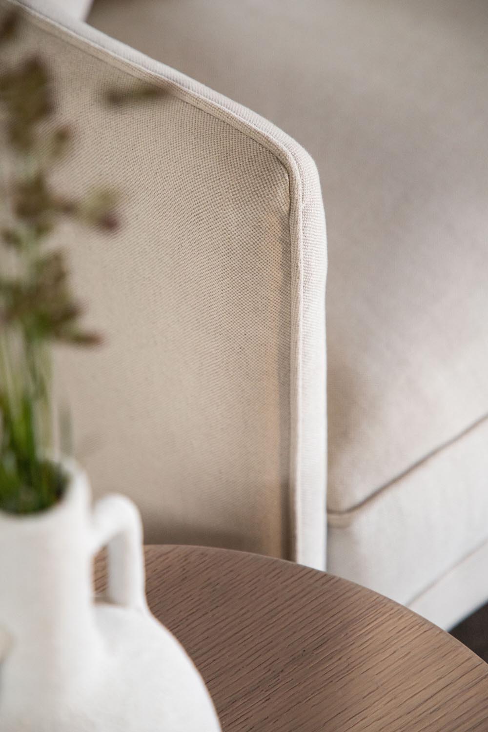 Segelskären Sofa in Beige präsentiert im Onlineshop von KAQTU Design AG. 3er Sofa ist von Vind