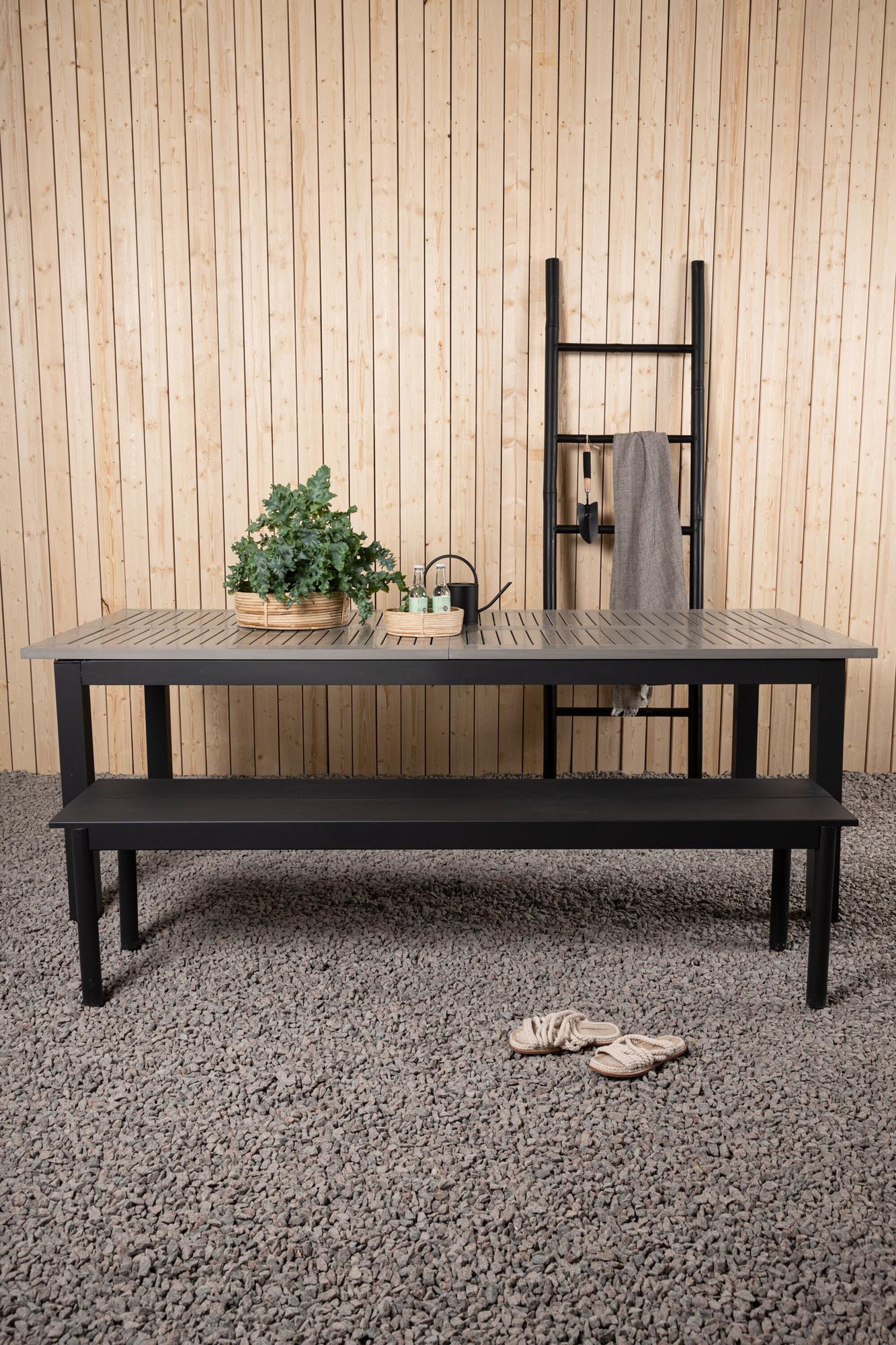 Albany Gartentisch: Vielseitig und elegant für jeden Aussenbereich.