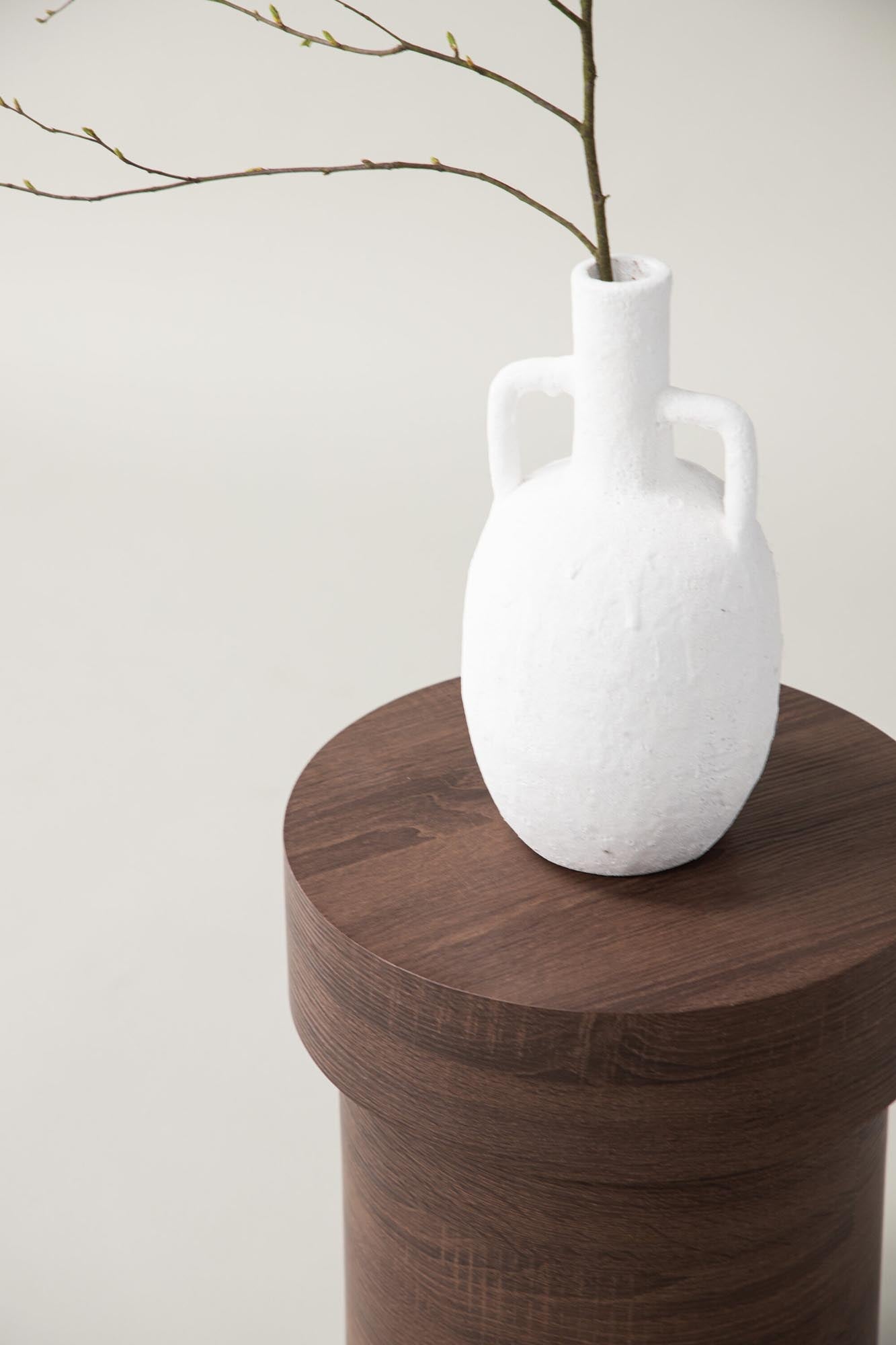 Eleganter Malung Beistelltisch von Vind: Robuste MDF-Oberfläche, vielseitig einsetzbar und pflegeleicht – ideal für jedes Wohnambiente.