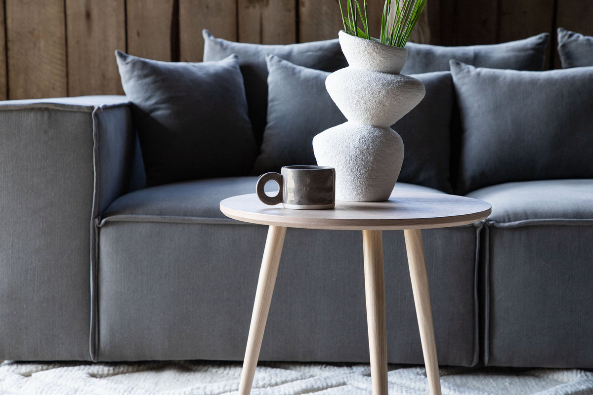 Askim Beistelltisch in Tünchen präsentiert im Onlineshop von KAQTU Design AG. Beistelltisch ist von Vind
