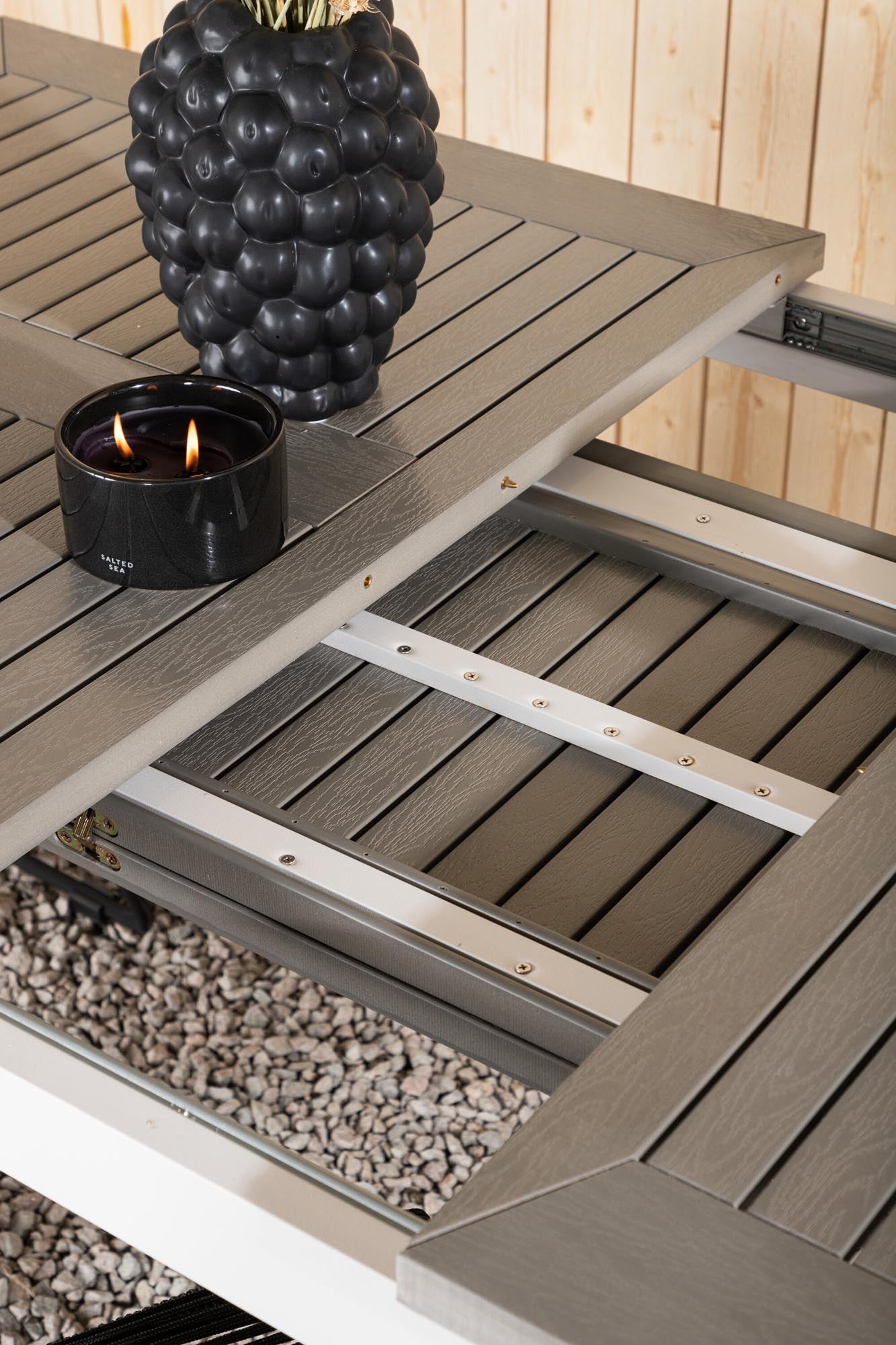 Albany Gartentisch von Venture Home: Ausziehbar, wetterfest und stilvoll – ideal für jede Gartenfeier oder entspannte Stunden im Freien.